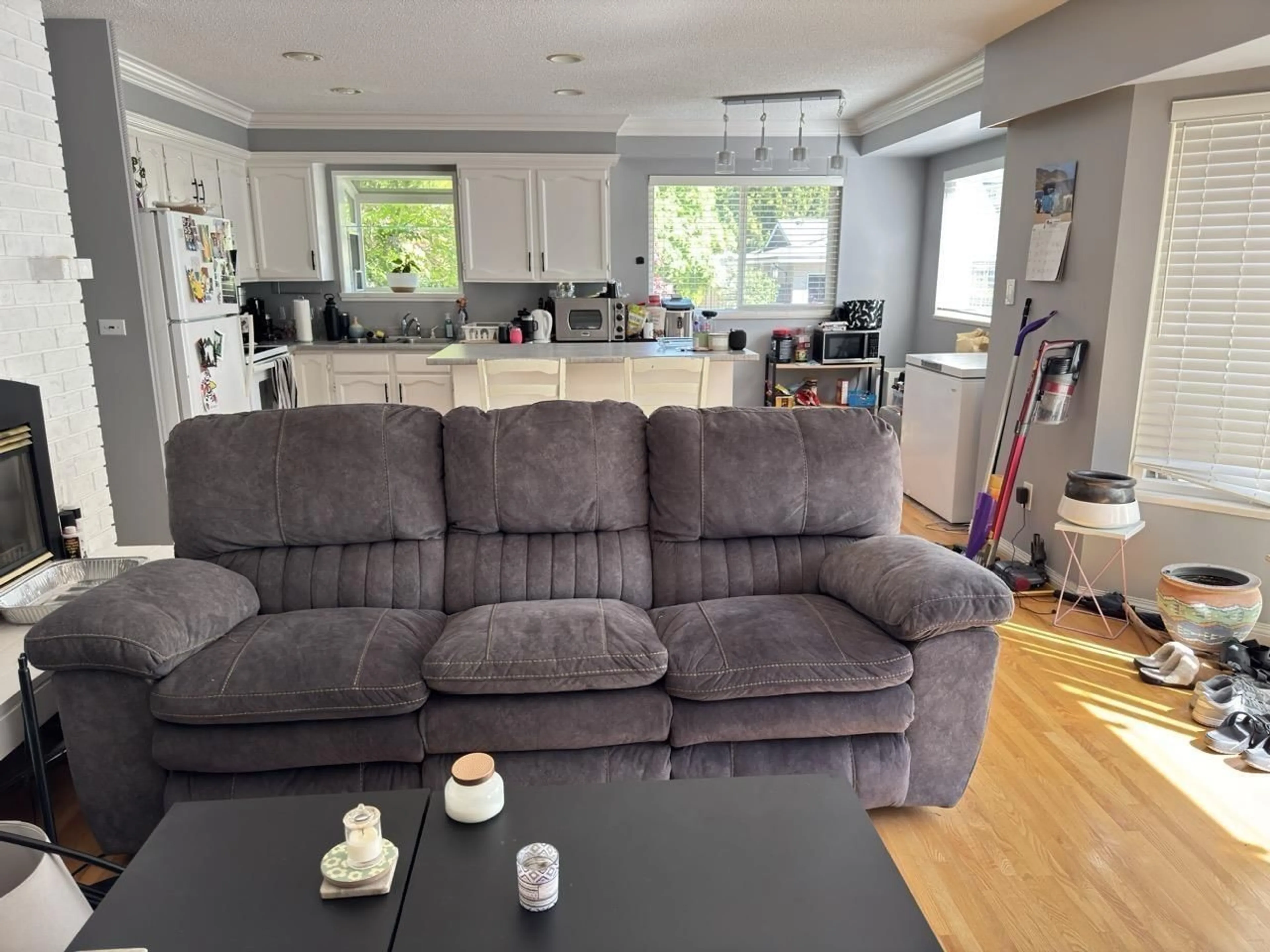 Living room with furniture, unknown for 12690 26 AVENUE, Surrey British Columbia V4A5R7