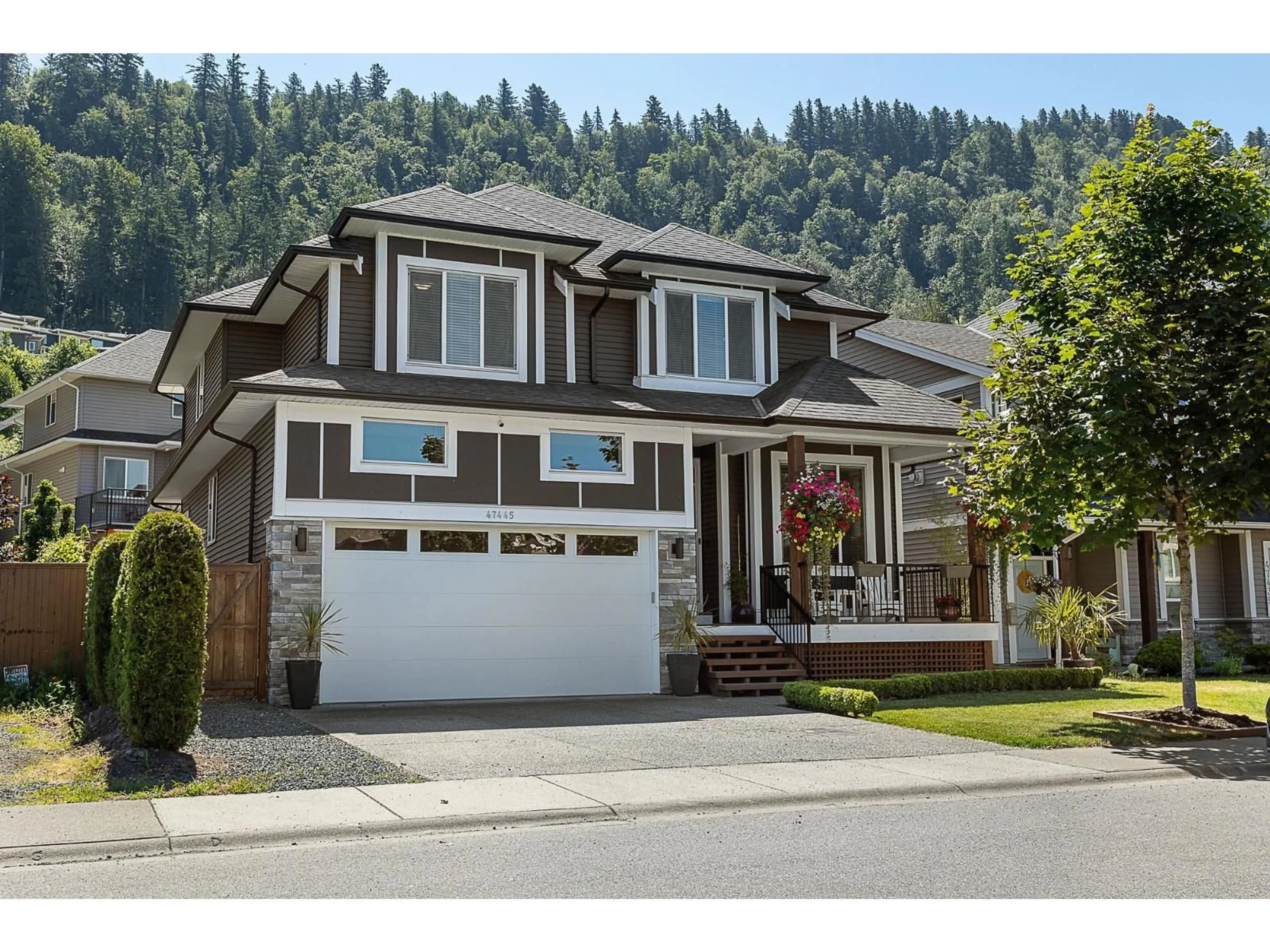 Home with vinyl exterior material, street for 47445 WITTENBERG PLACE, Chilliwack British Columbia V2R0L3