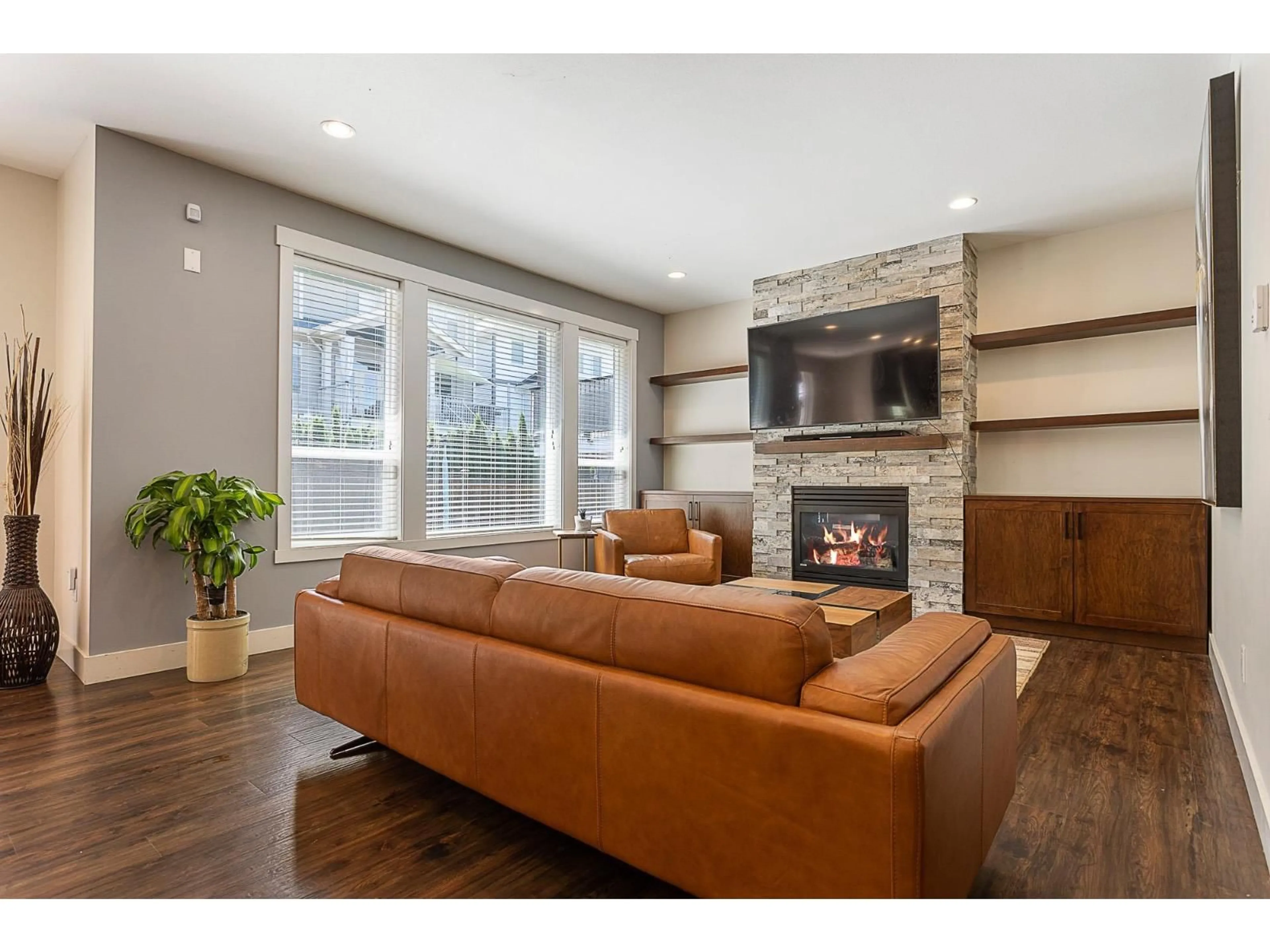 Living room with furniture, wood/laminate floor for 47445 WITTENBERG PLACE, Chilliwack British Columbia V2R0L3
