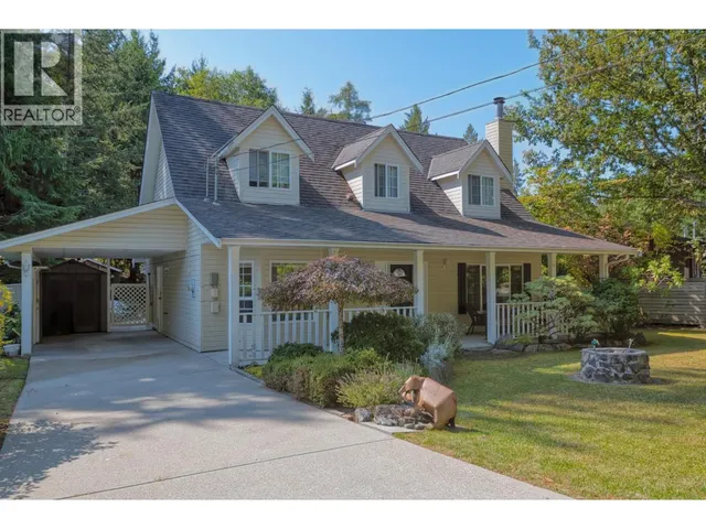 4550 MERRILL ROAD, Madeira Park 2