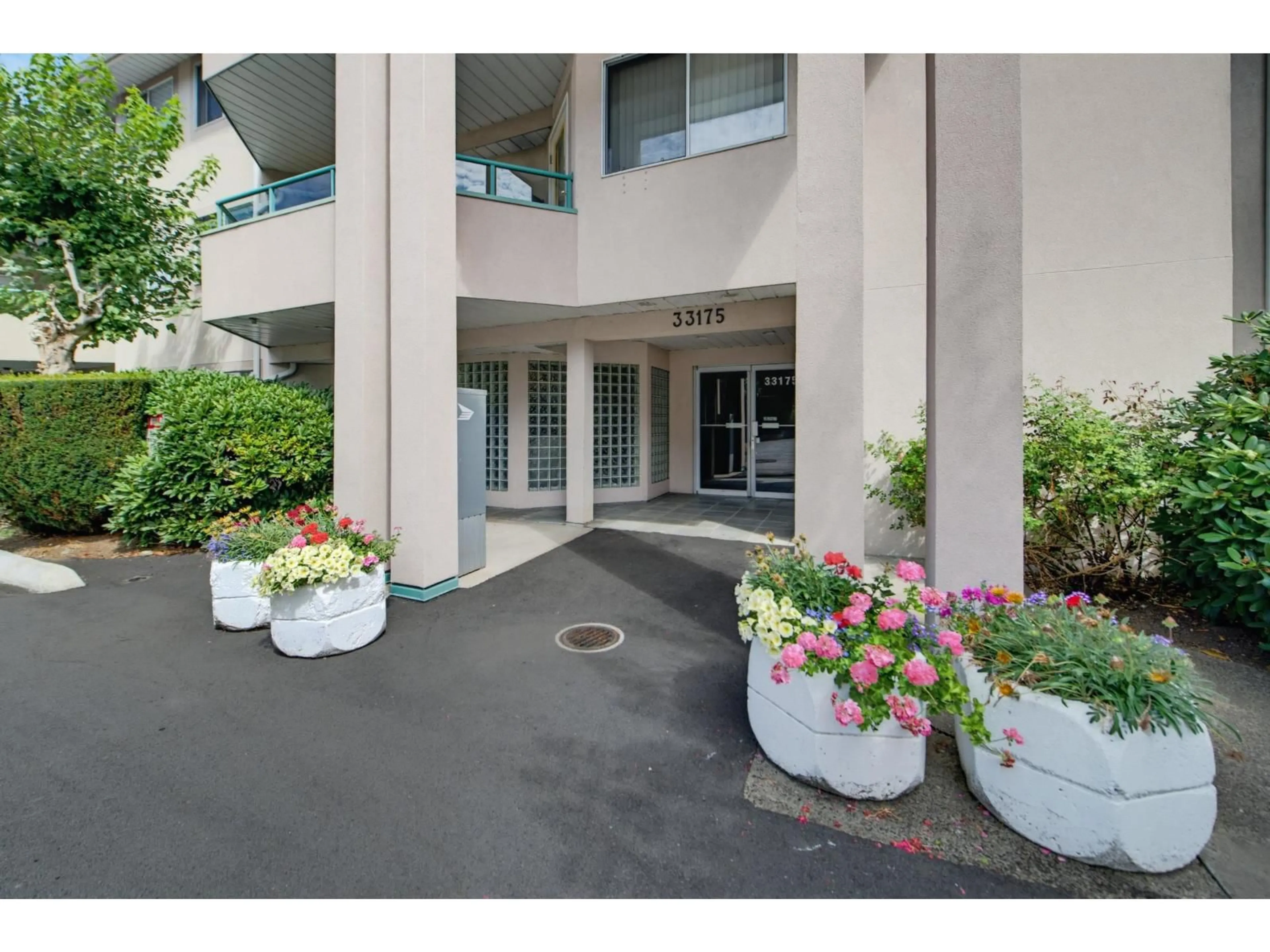 Indoor foyer for 125 - 33175 OLD YALE ROAD, Abbotsford British Columbia V2S2J4