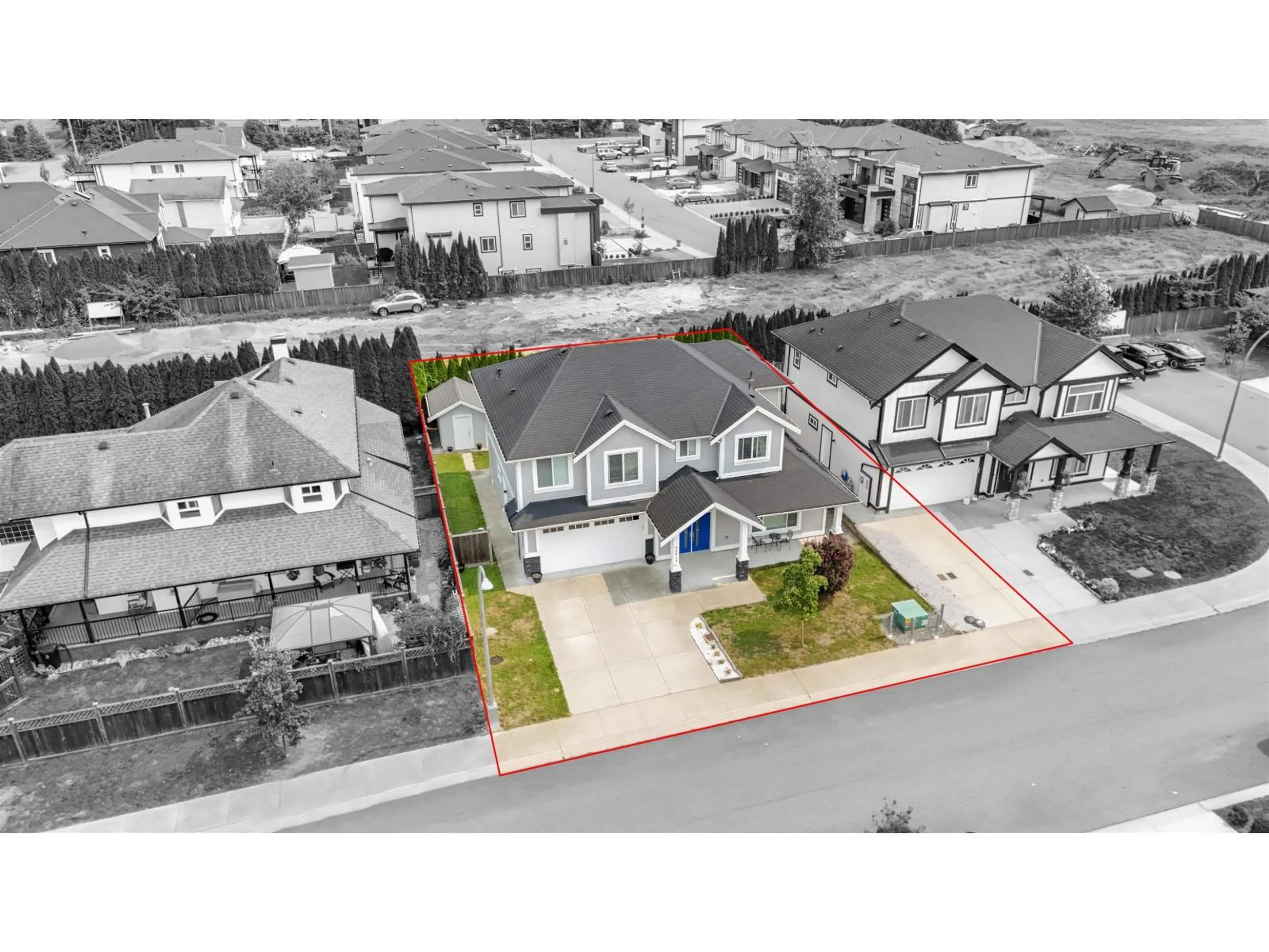 A pic from outside/outdoor area/front of a property/back of a property/a pic from drone, street for 32913 PEEBLES DRIVE, Mission British Columbia V2V2S7