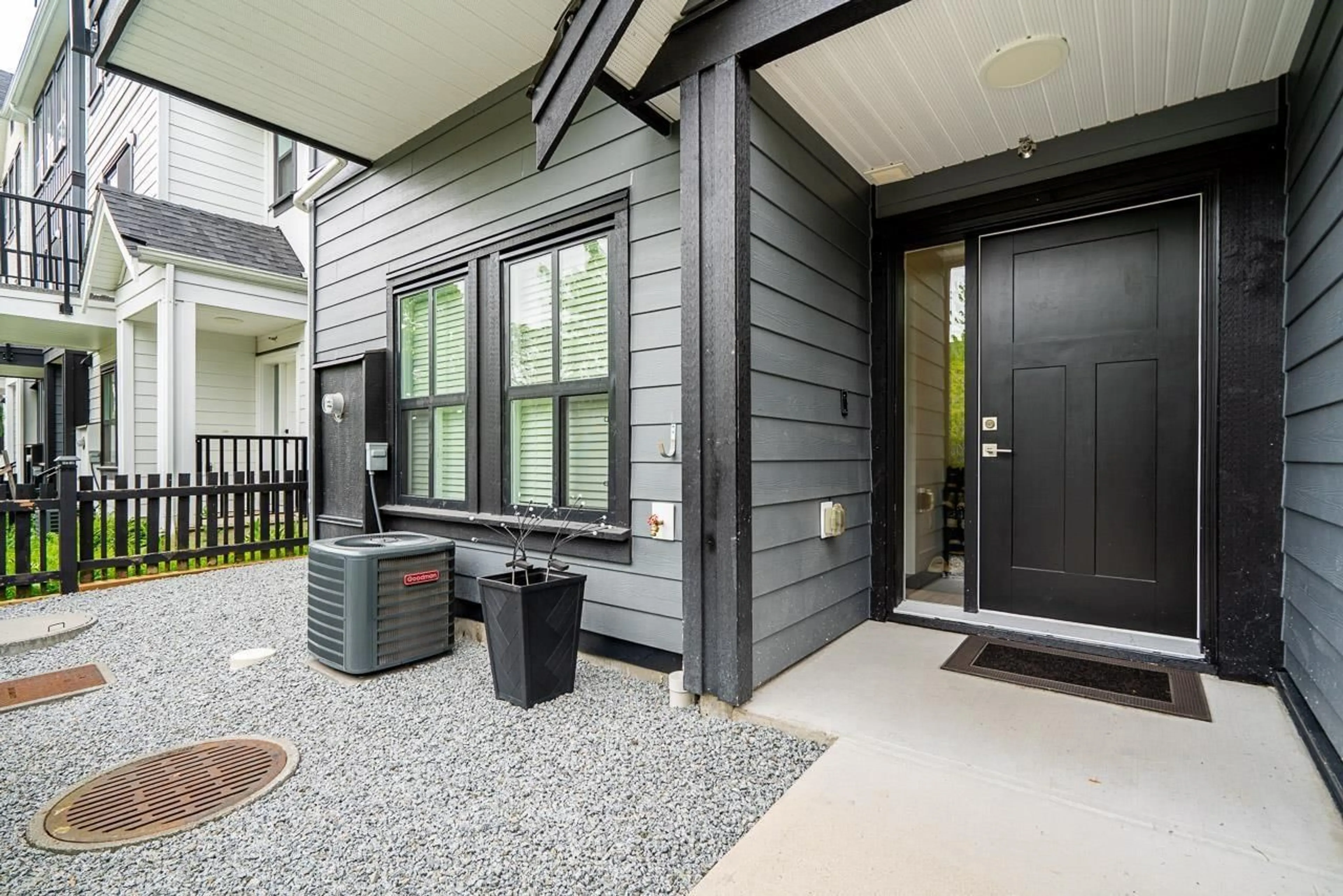 Indoor entryway for 8142 202 STREET, Langley British Columbia V2Y3K2