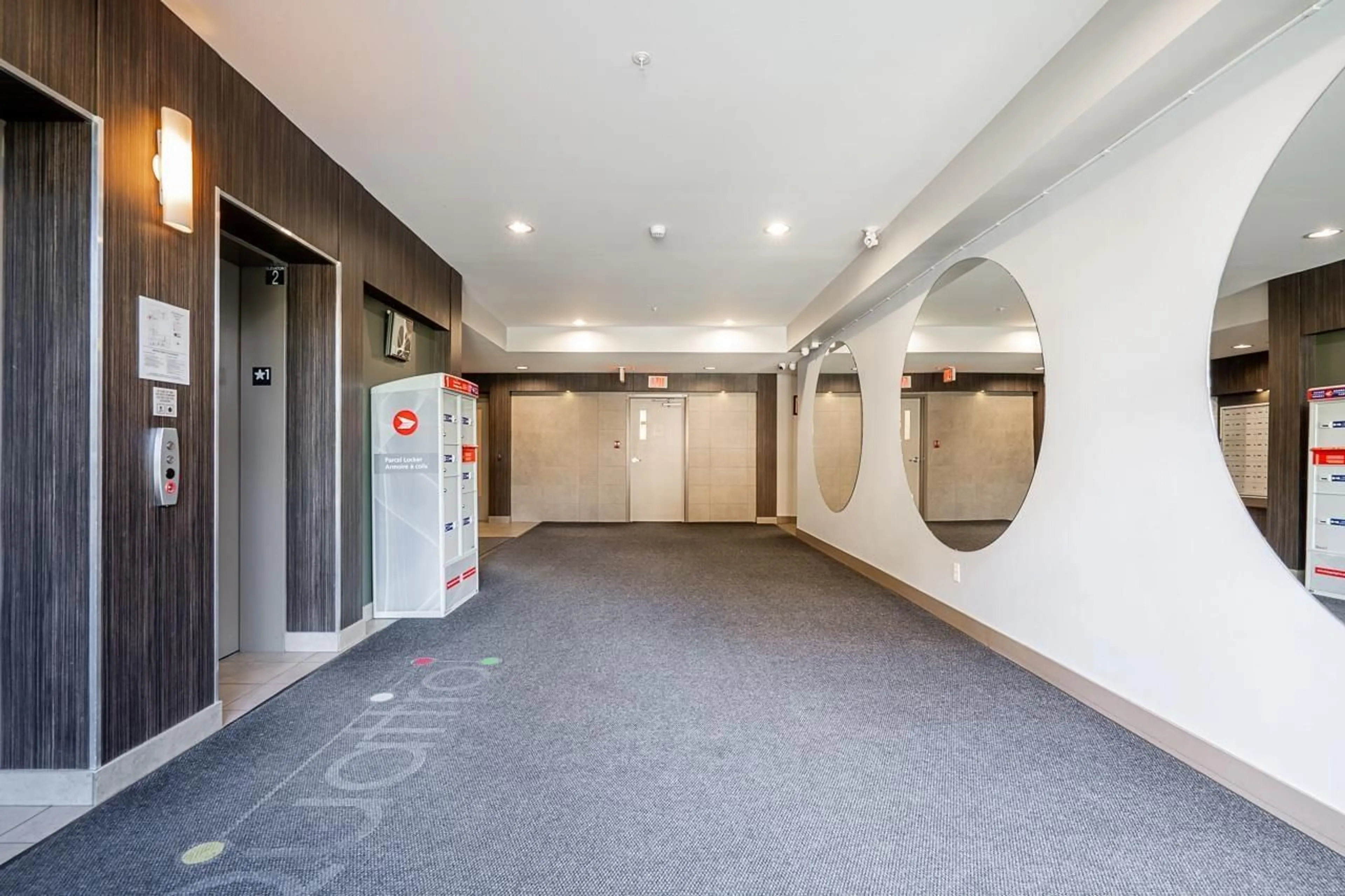 Indoor foyer for 103 - 13728 108 AVENUE, Surrey British Columbia V3T0G2