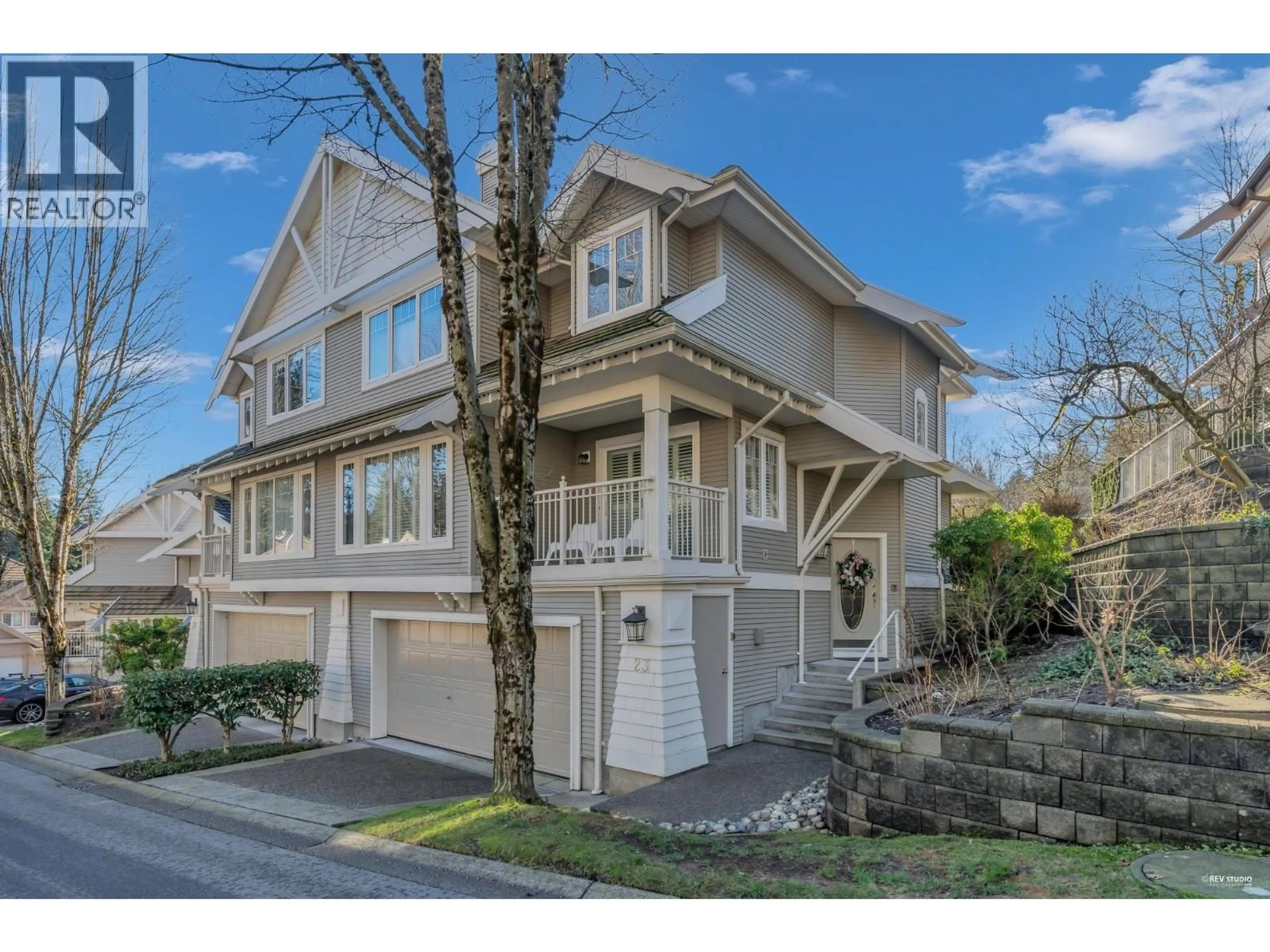 Home with vinyl exterior material, street for 3405 PLATEAU BOULEVARD, Coquitlam British Columbia V3E3L7