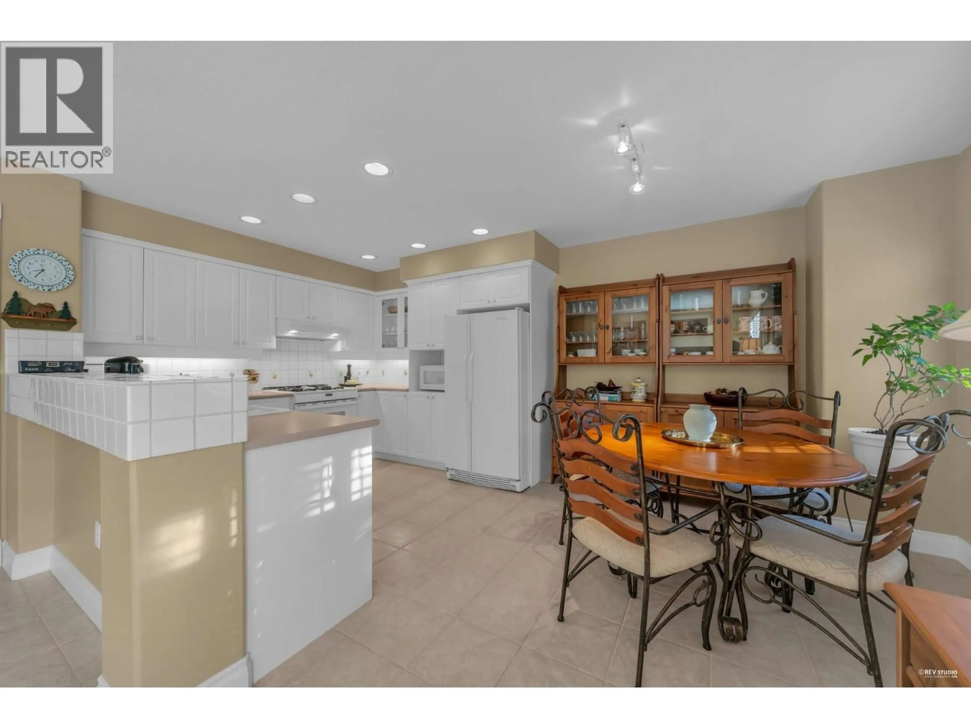 Open concept kitchen, ceramic/tile floor for 3405 PLATEAU BOULEVARD, Coquitlam British Columbia V3E3L7