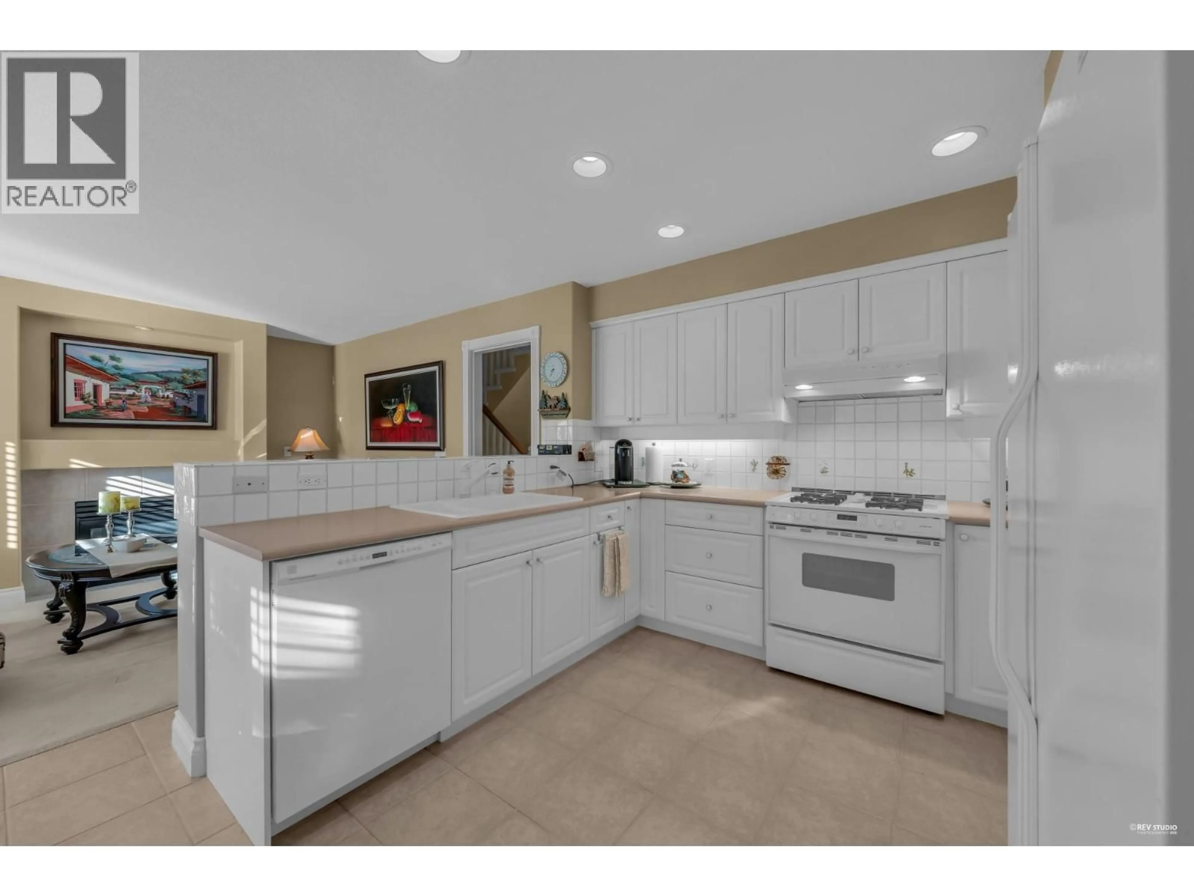 Open concept kitchen, ceramic/tile floor for 3405 PLATEAU BOULEVARD, Coquitlam British Columbia V3E3L7