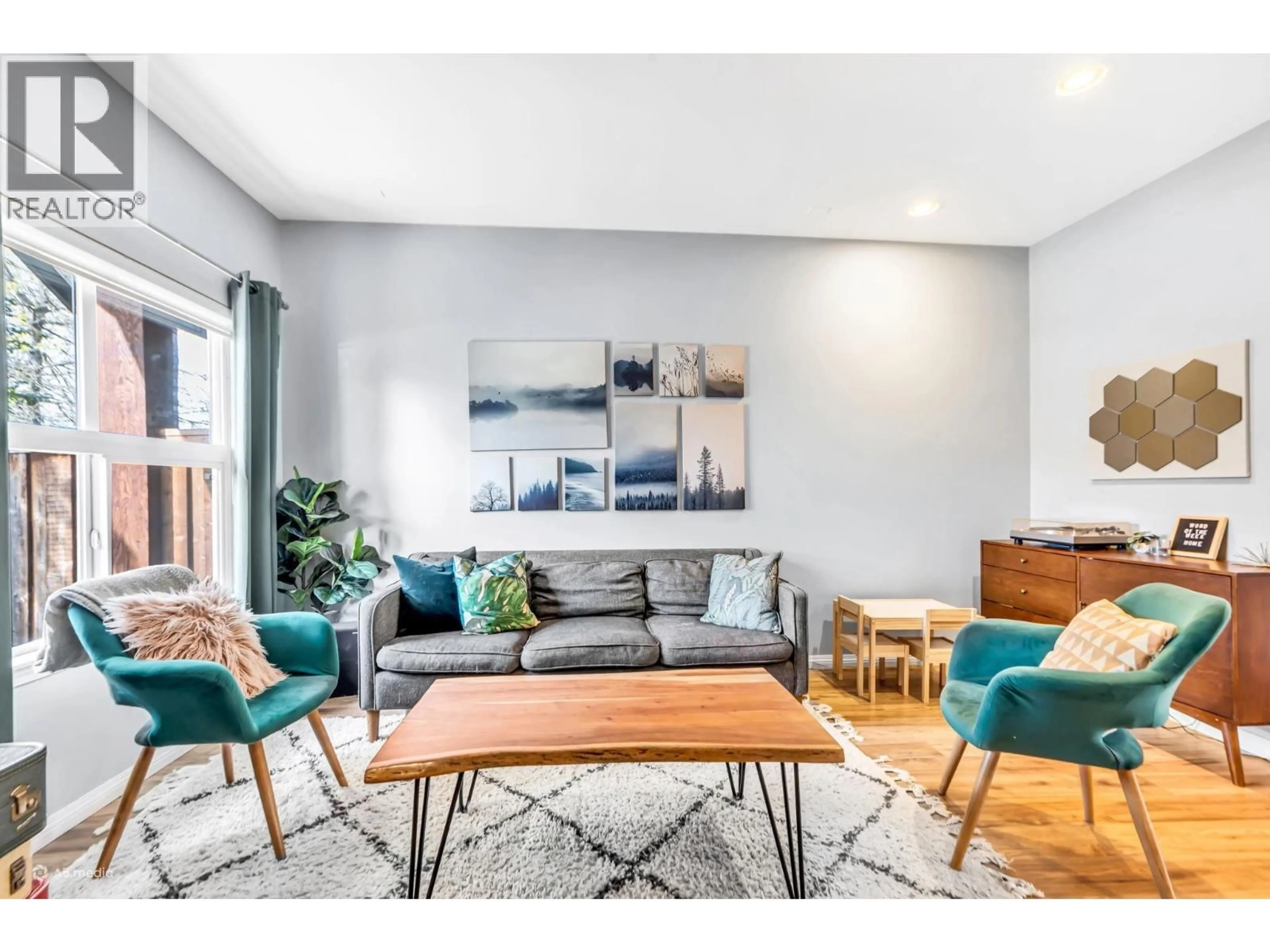 Living room with furniture, wood/laminate floor for 62 - 1055 RIVERWOOD GATE, Port Coquitlam British Columbia V3B8C3