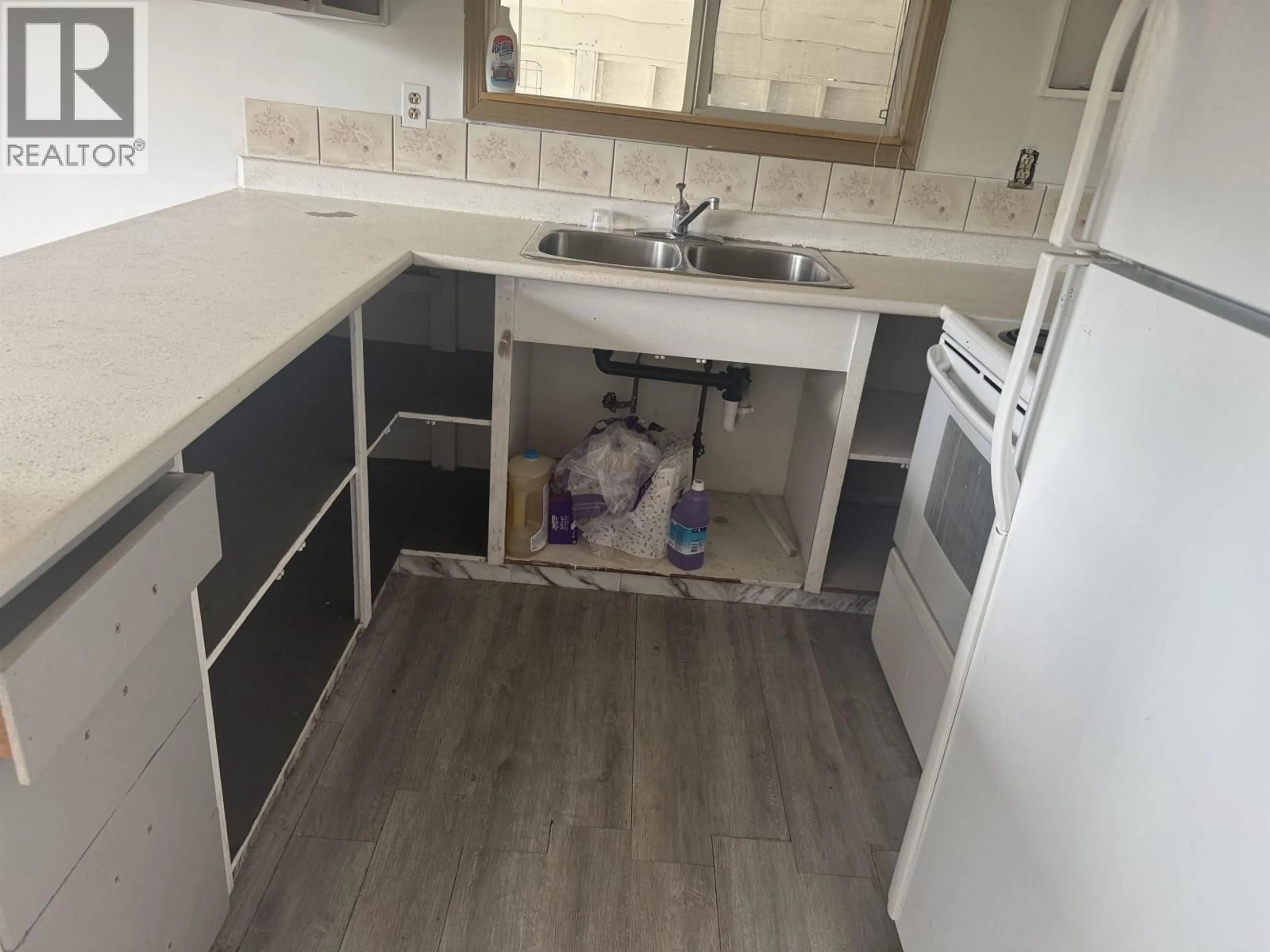 Standard kitchen, unknown for 20 KERRY CRESCENT, Mackenzie British Columbia V0J2C0