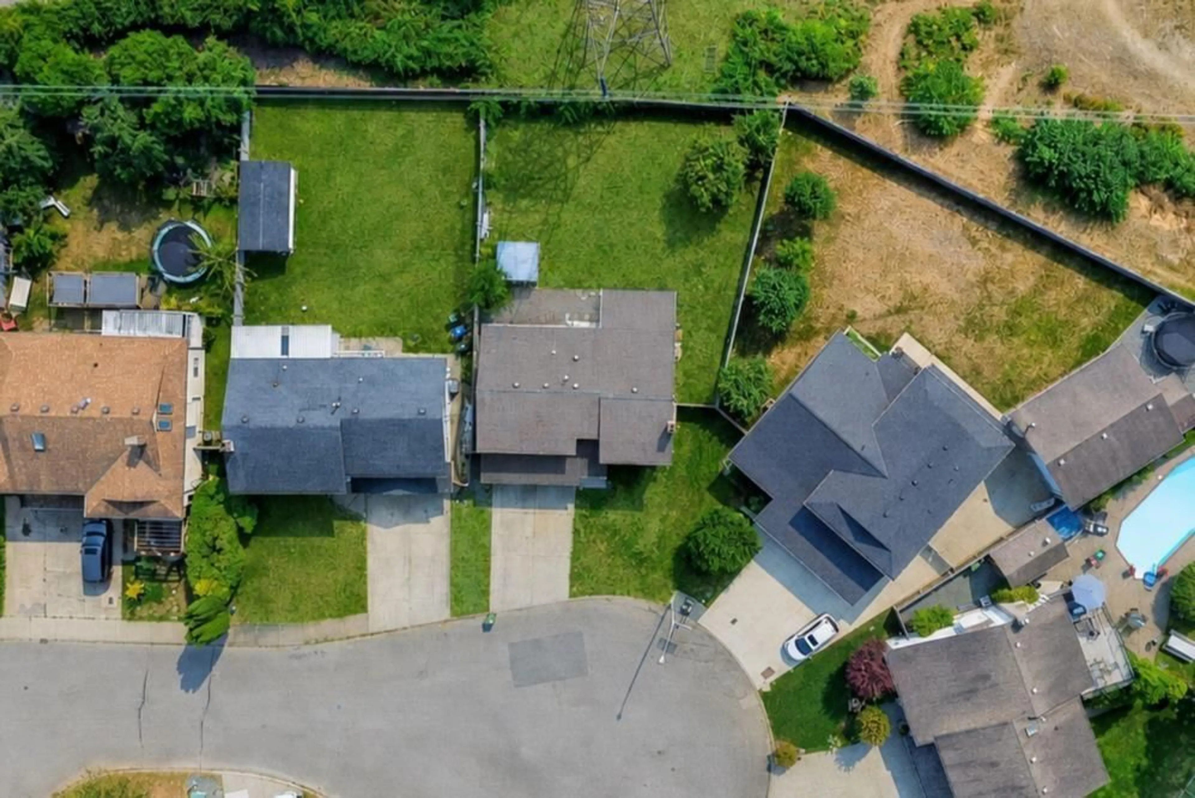 A pic from outside/outdoor area/front of a property/back of a property/a pic from drone, street for 32478 QUALICUM PLACE, Abbotsford British Columbia V2T5A6