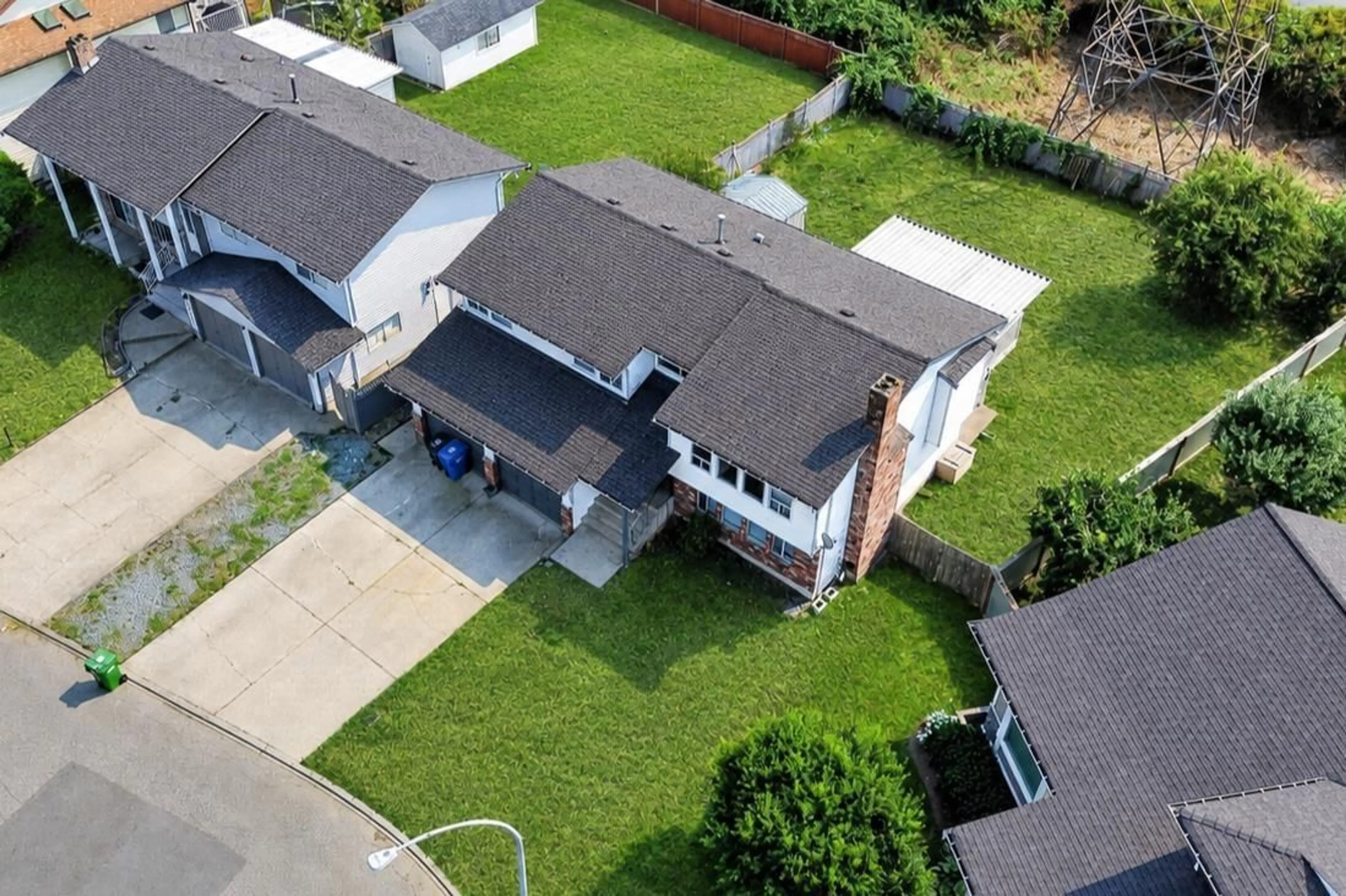 A pic from outside/outdoor area/front of a property/back of a property/a pic from drone, street for 32478 QUALICUM PLACE, Abbotsford British Columbia V2T5A6
