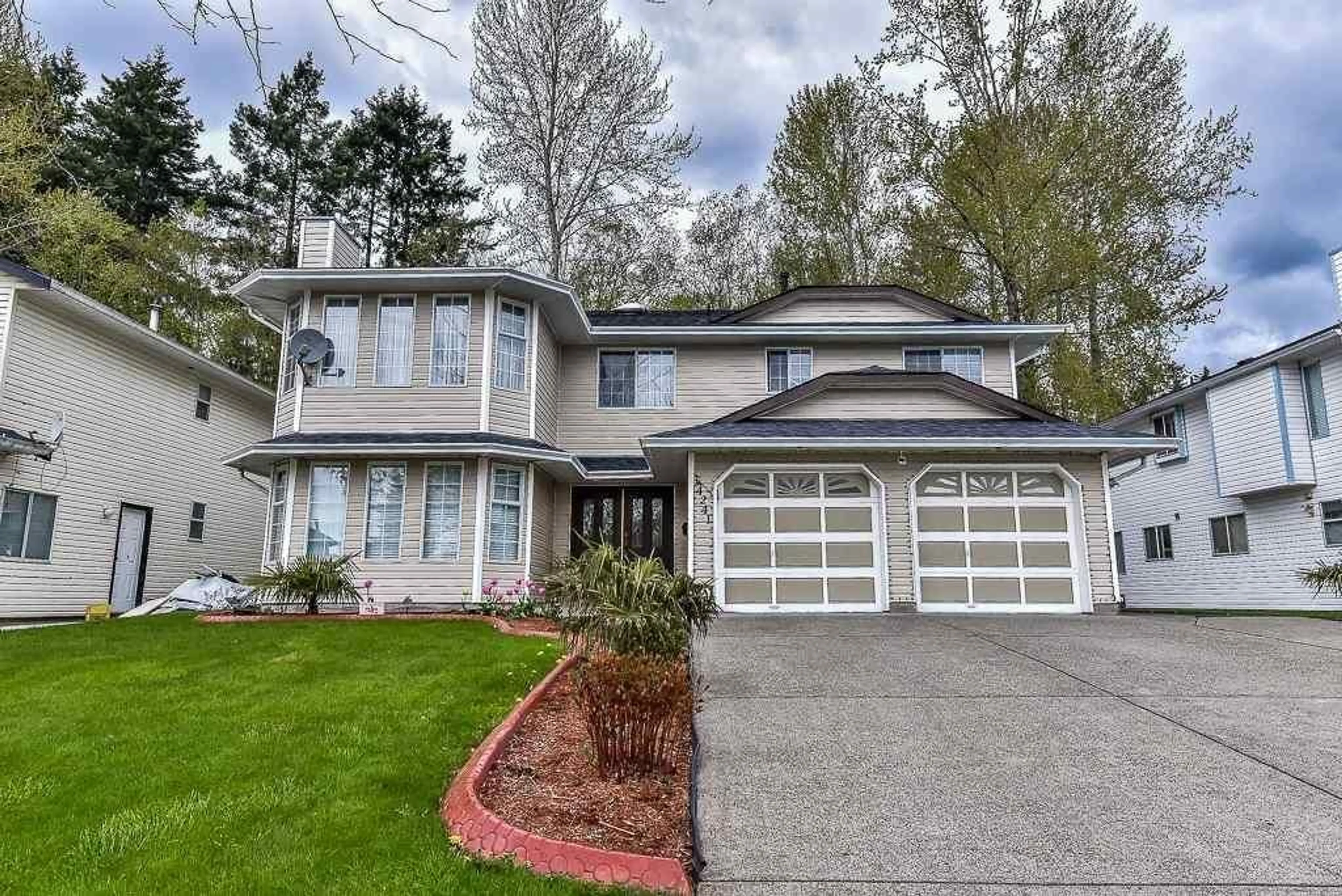 Home with vinyl exterior material, street for 14241 91 AVENUE, Surrey British Columbia V3V7Y1