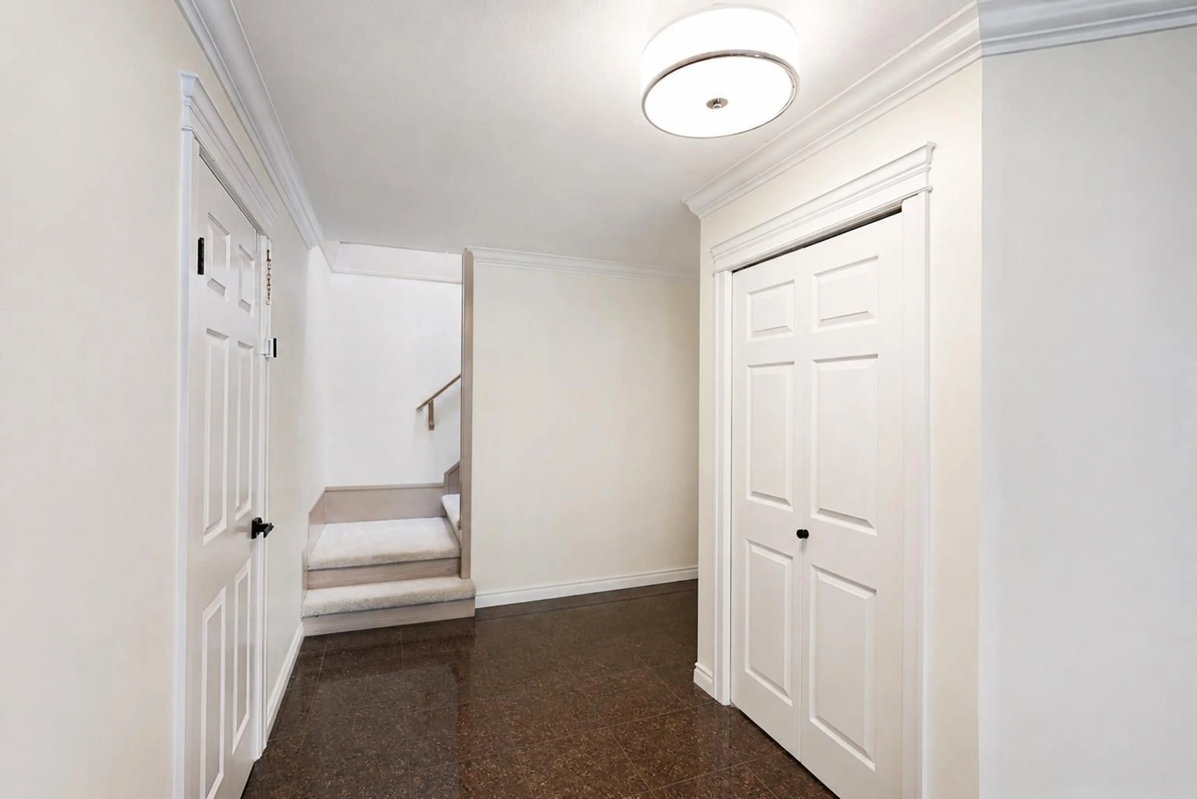 Indoor entryway for 14241 91 AVENUE, Surrey British Columbia V3V7Y1