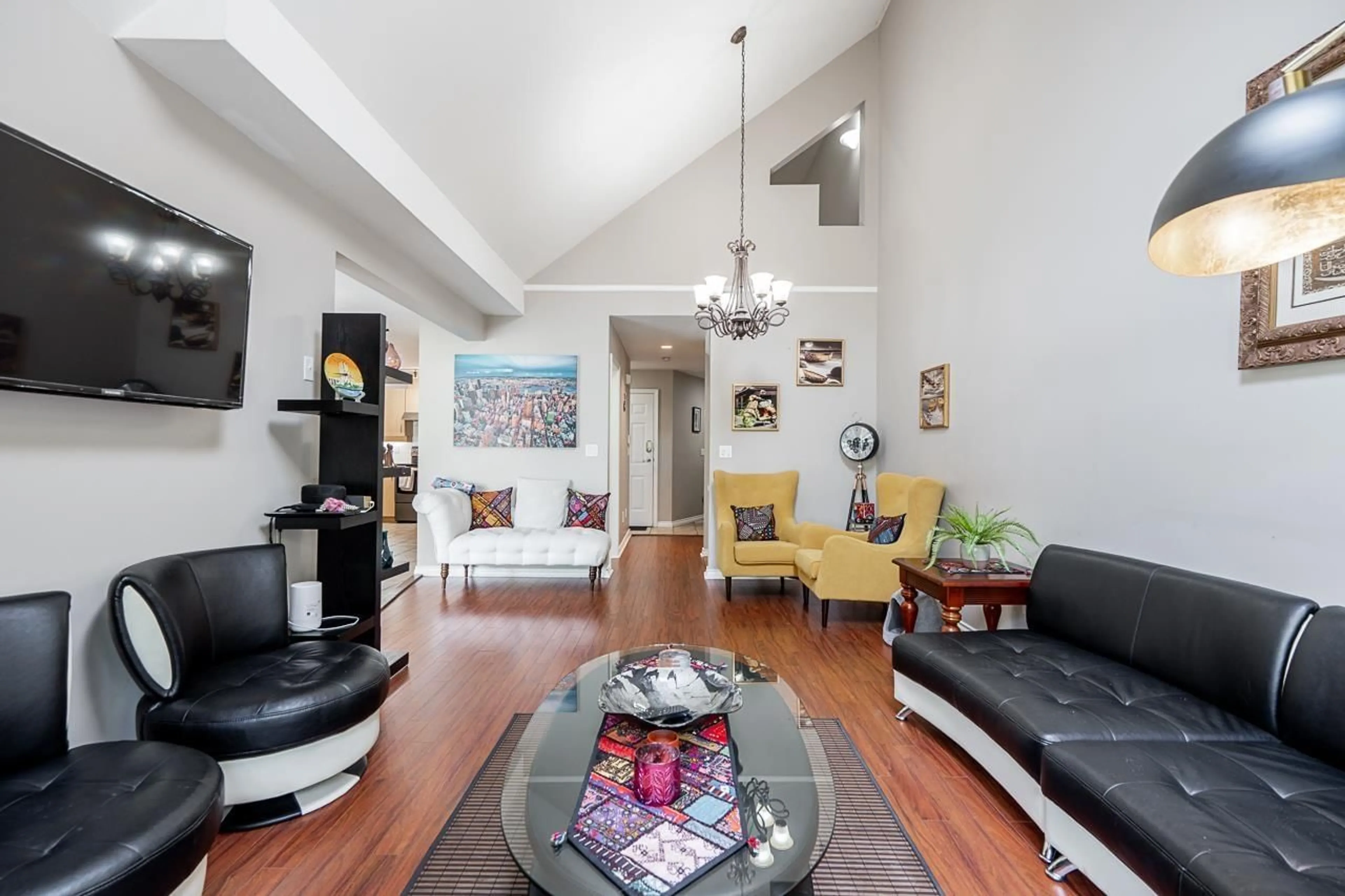 Living room with furniture, unknown for 48 - 13918 58 AVENUE, Surrey British Columbia V3X3N8