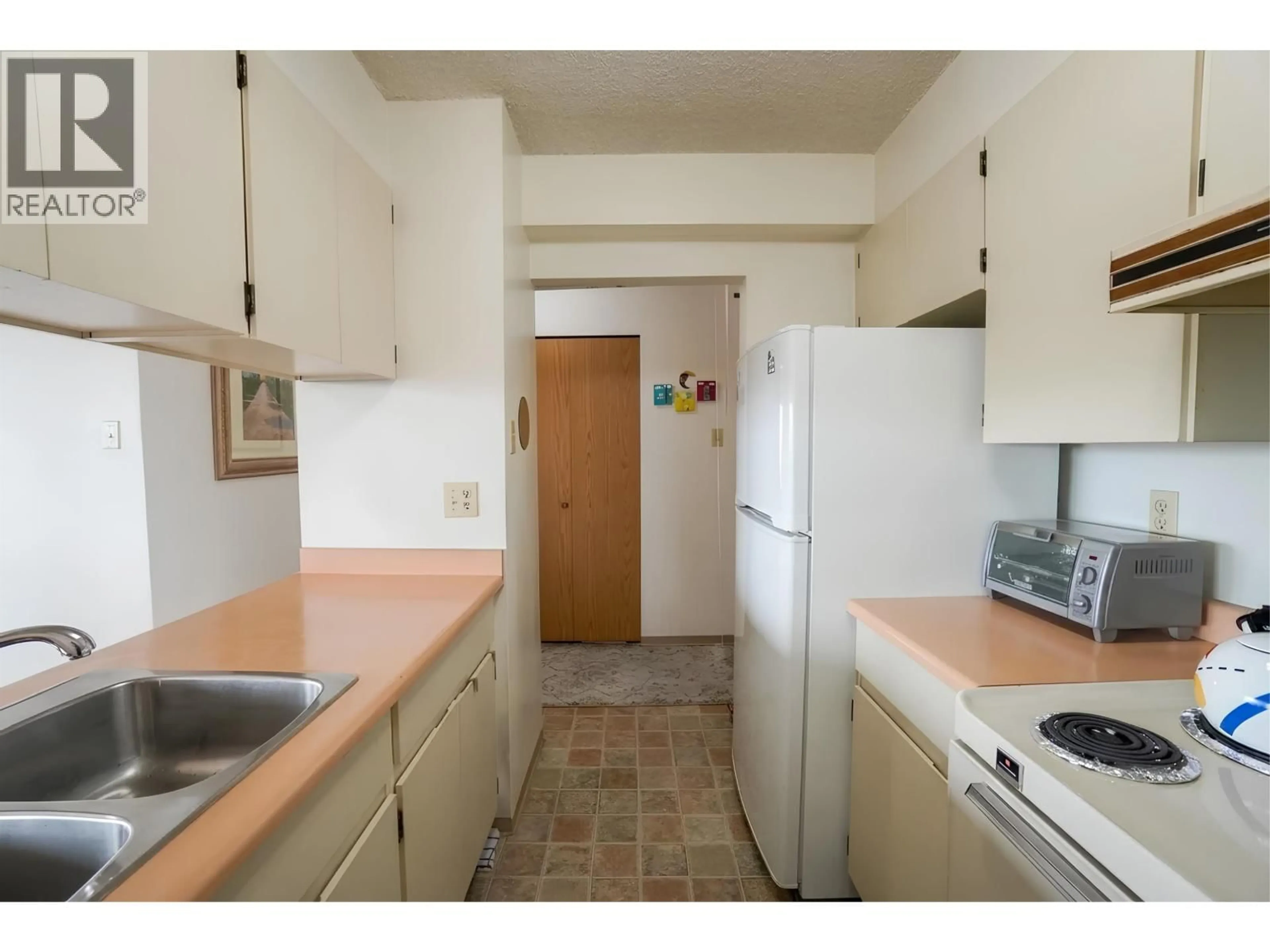Standard kitchen, unknown for 1507 - 9521 CARDSTONE, Burnaby British Columbia V3N4R8