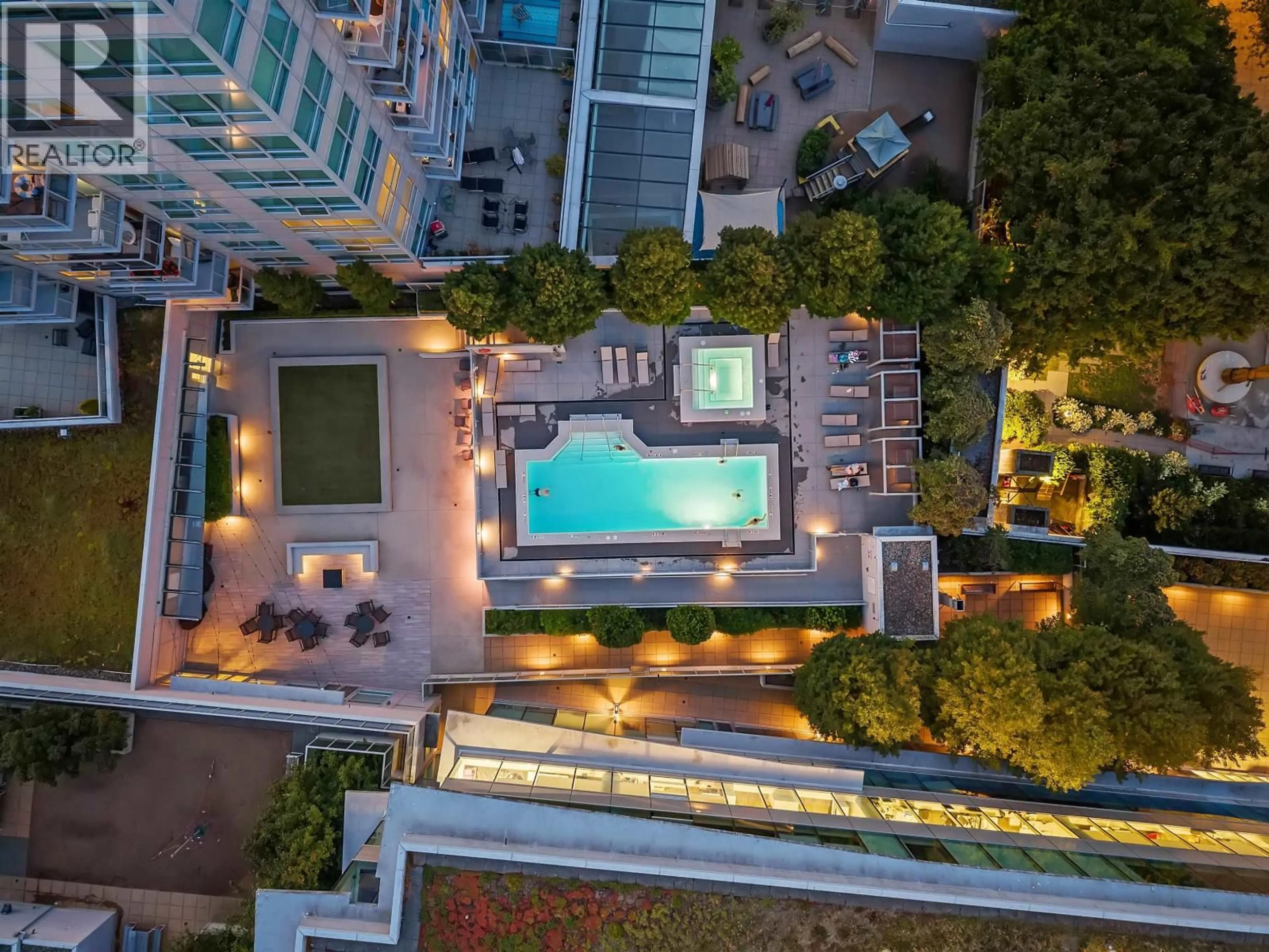 Pool for 704 - 125 14TH STREET, North Vancouver British Columbia V7L0E6