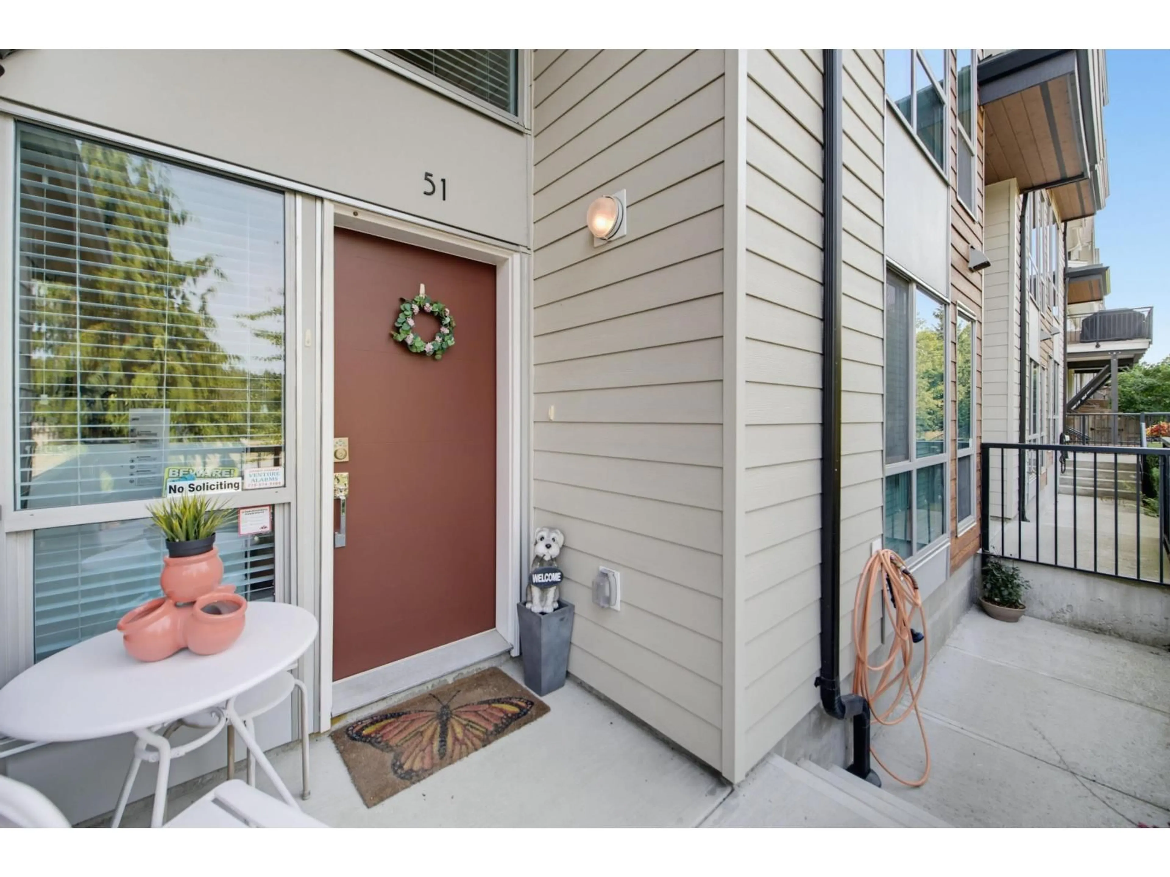 Indoor entryway for 51 - 15775 MOUNTAIN VIEW DRIVE DRIVE, Surrey British Columbia V3Z0W7
