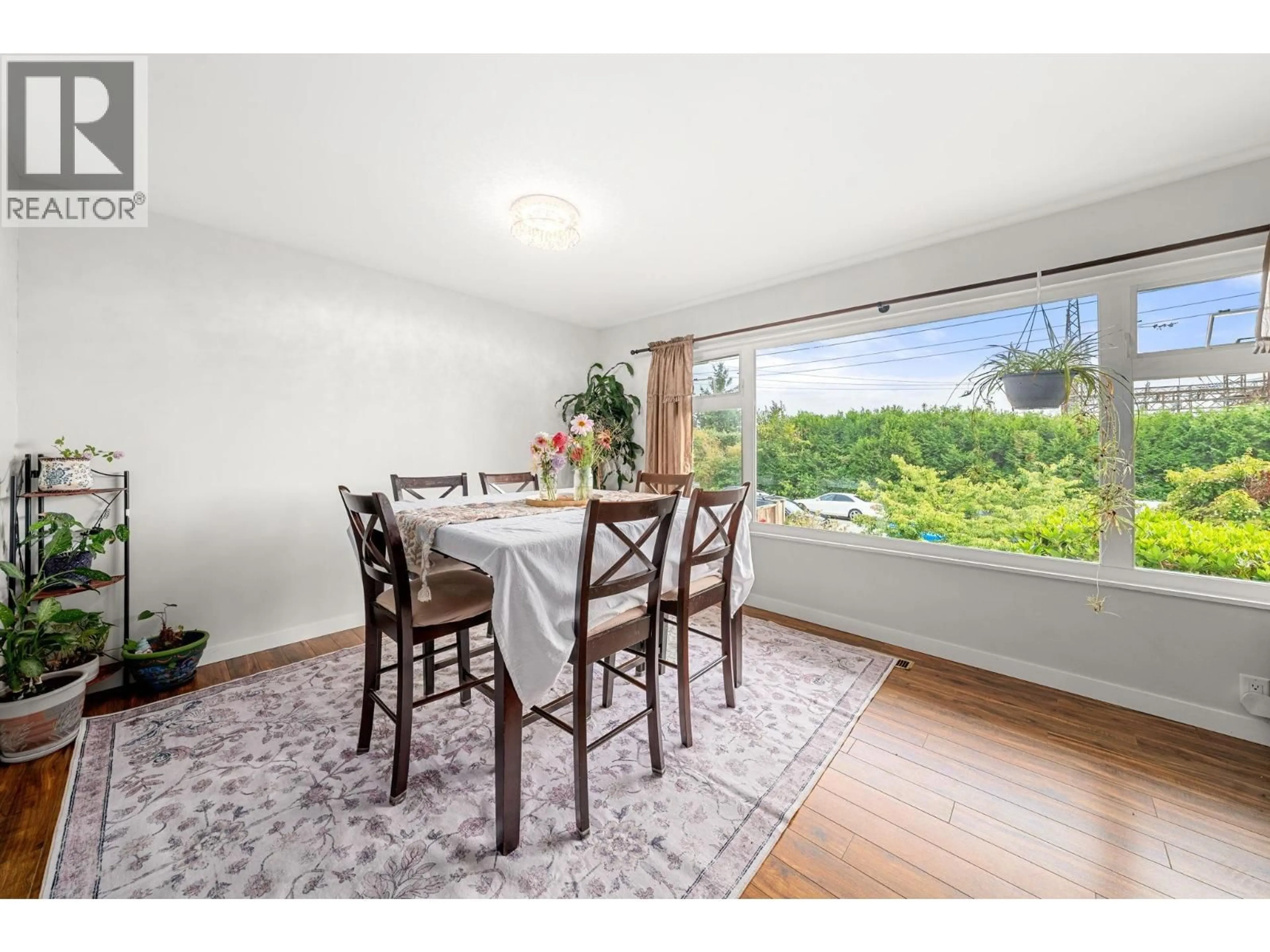 Dining room, wood/laminate floor for 462 4TH STREET, North Vancouver British Columbia V7L1J5