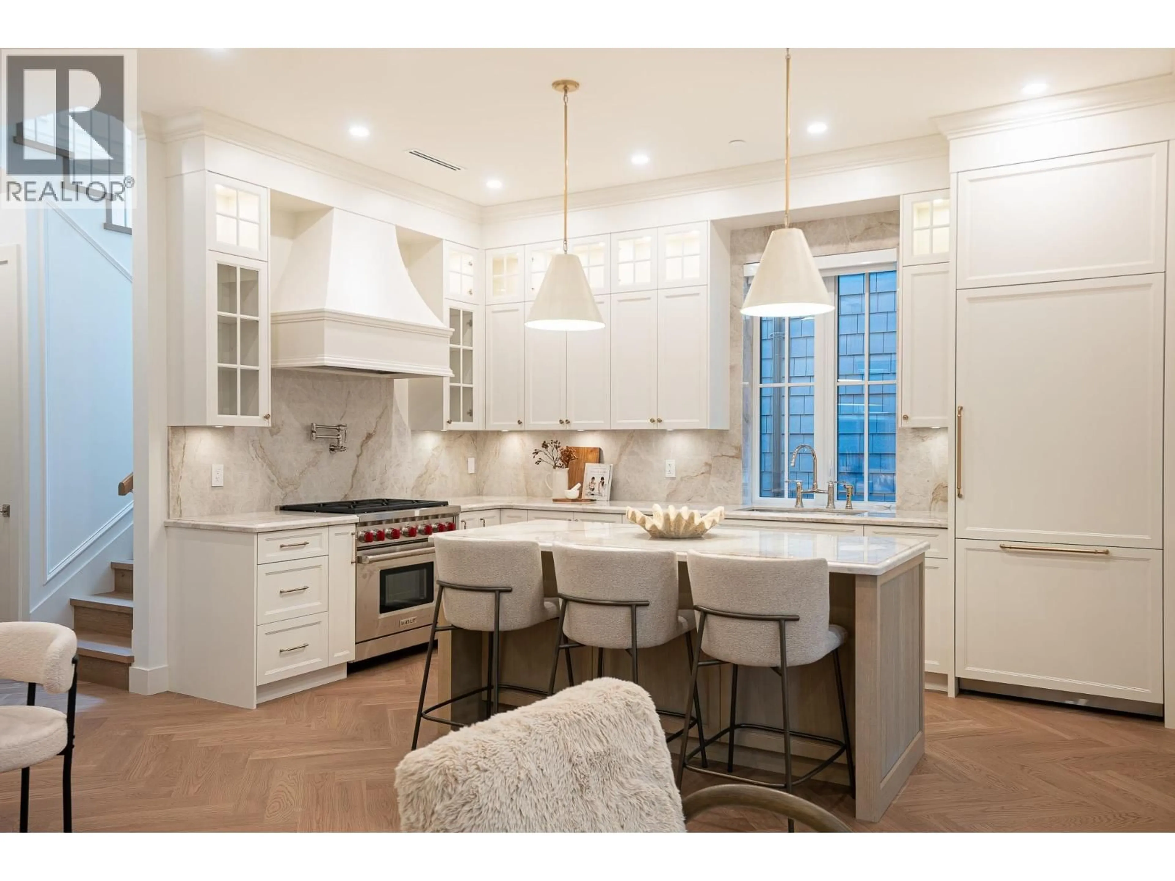 Open concept kitchen, ceramic/tile floor for 1 - 127 17TH AVENUE, Vancouver British Columbia V5Y1Z7