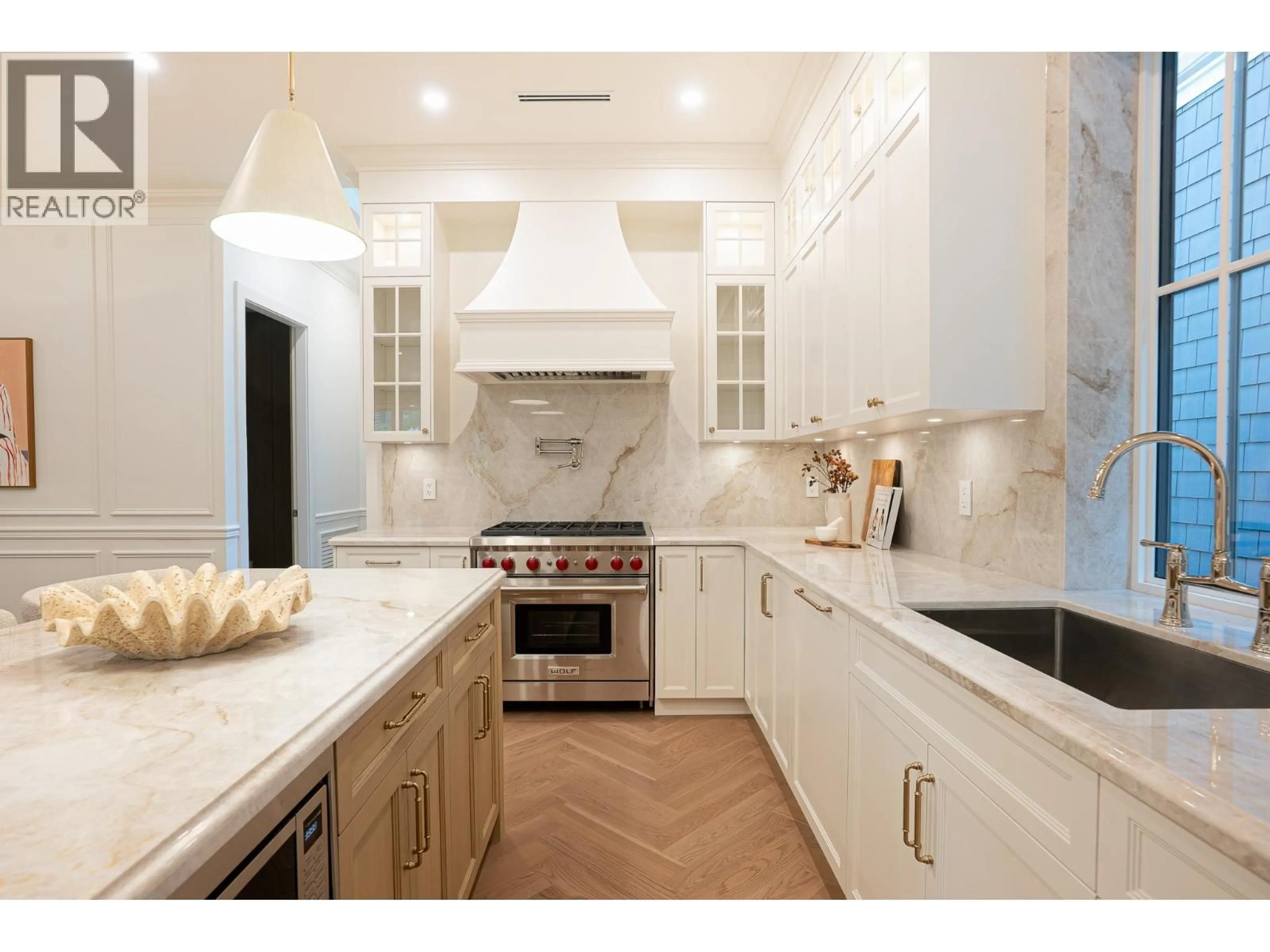 Contemporary kitchen, ceramic/tile floor for 1 - 127 17TH AVENUE, Vancouver British Columbia V5Y1Z7