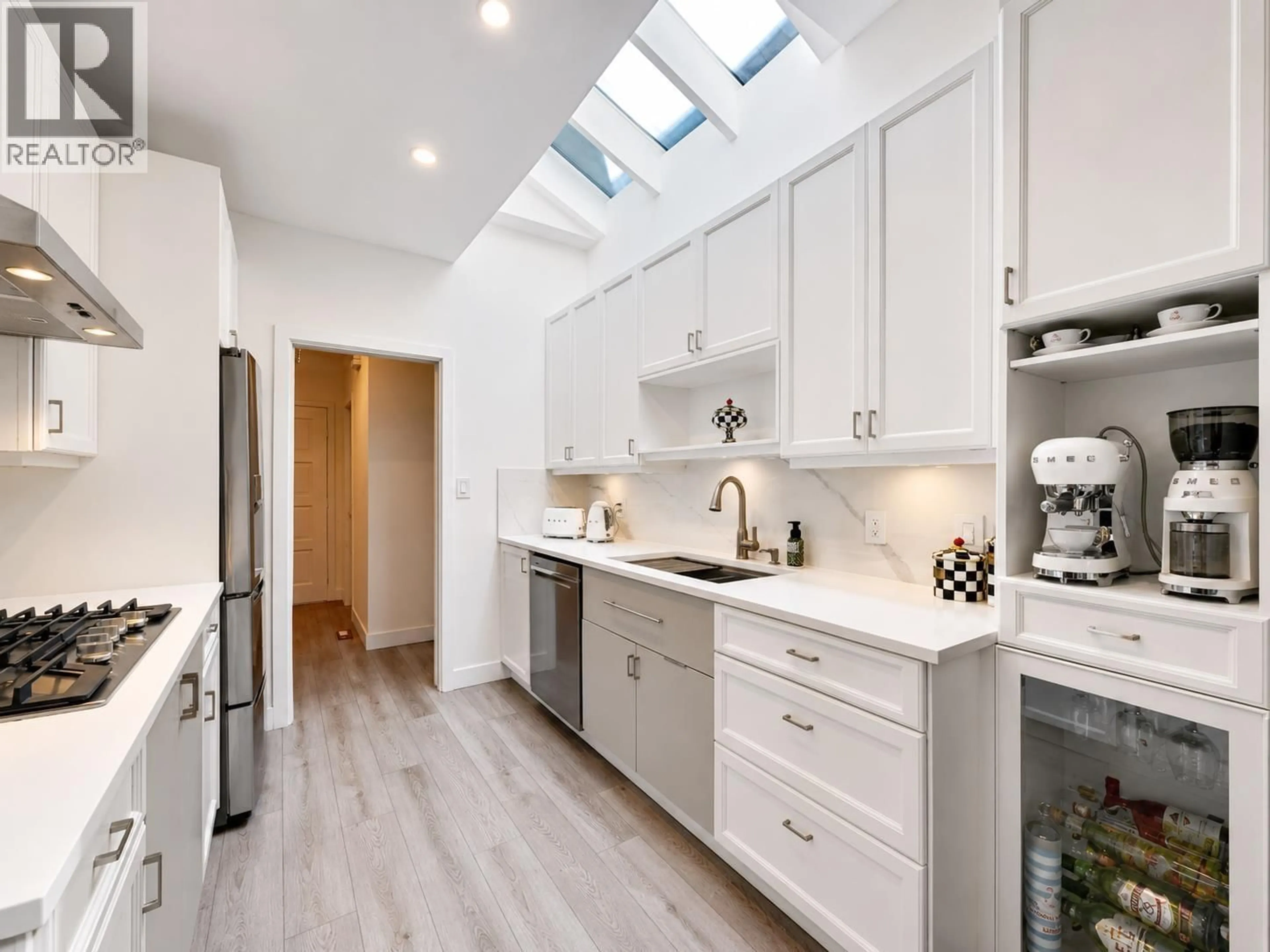 Contemporary kitchen, ceramic/tile floor for 1741 RUFUS DRIVE, North Vancouver British Columbia V7J3L8