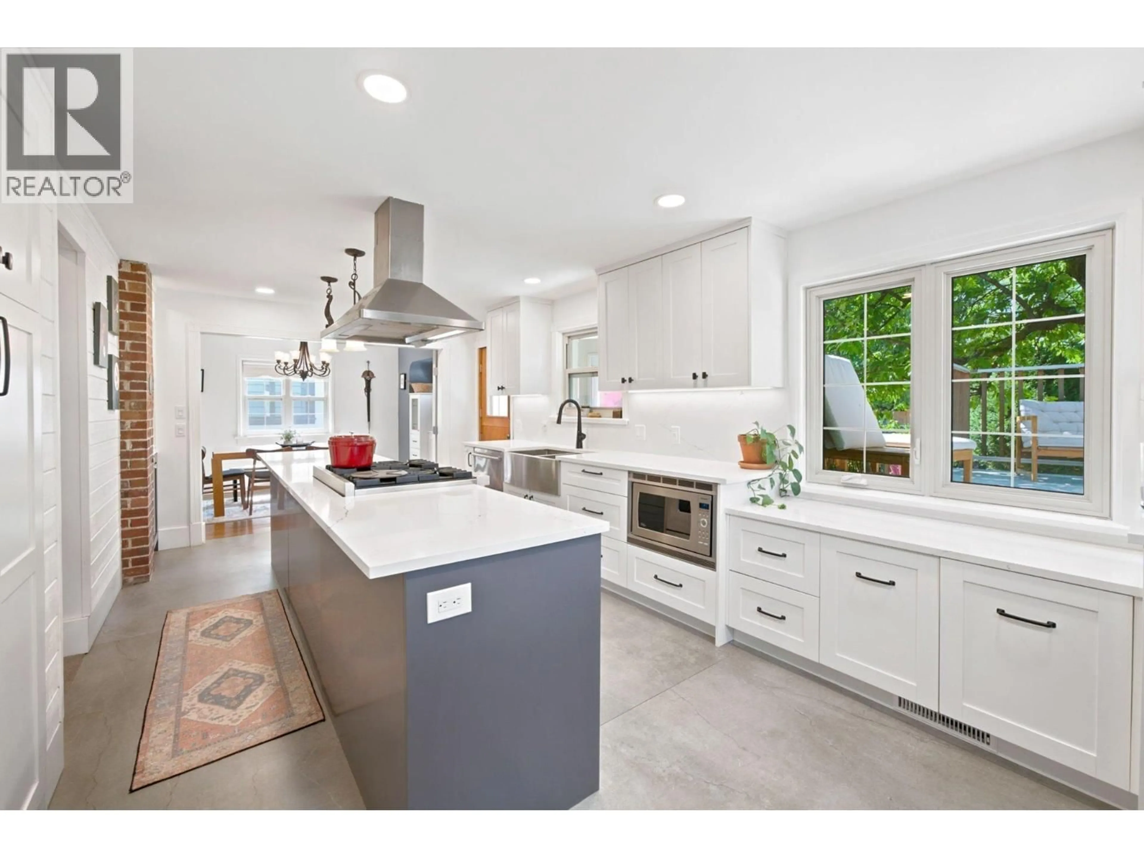 Open concept kitchen, ceramic/tile floor for 829 EIGHTH AVENUE, New Westminster British Columbia V3M2R4