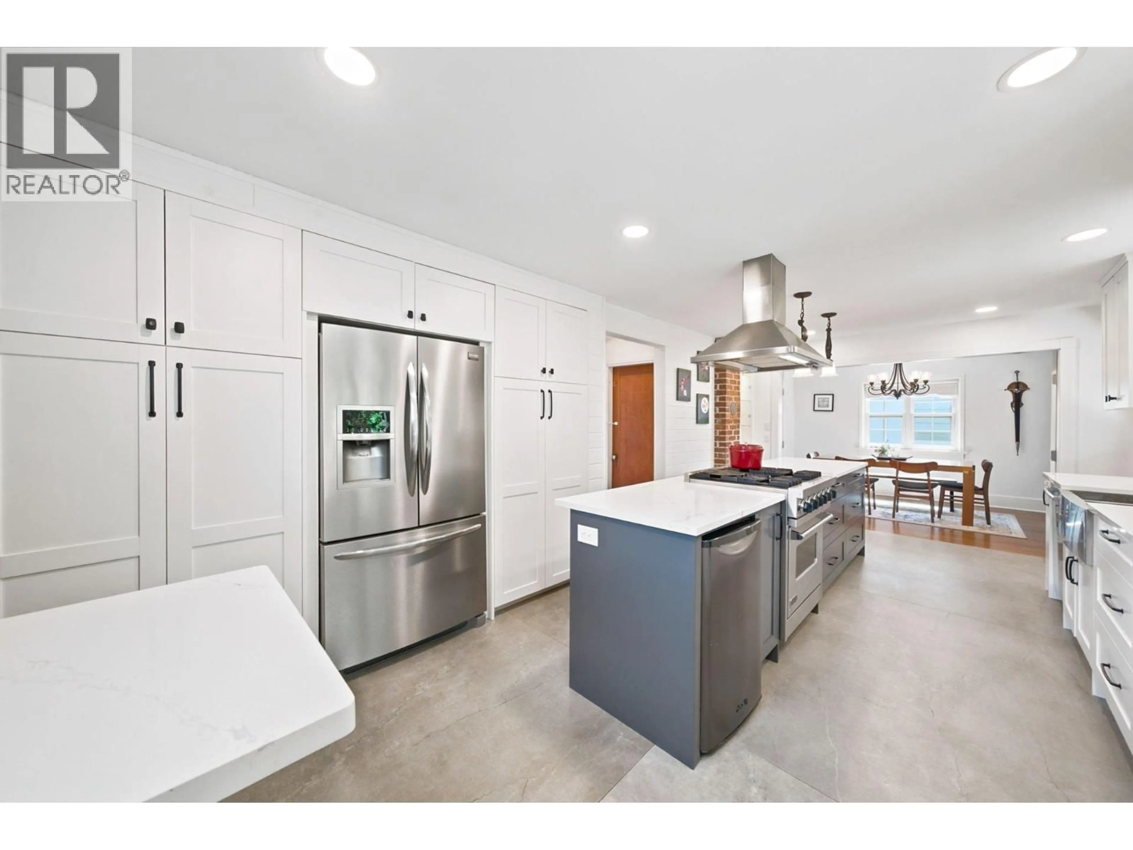 Open concept kitchen, ceramic/tile floor for 829 EIGHTH AVENUE, New Westminster British Columbia V3M2R4