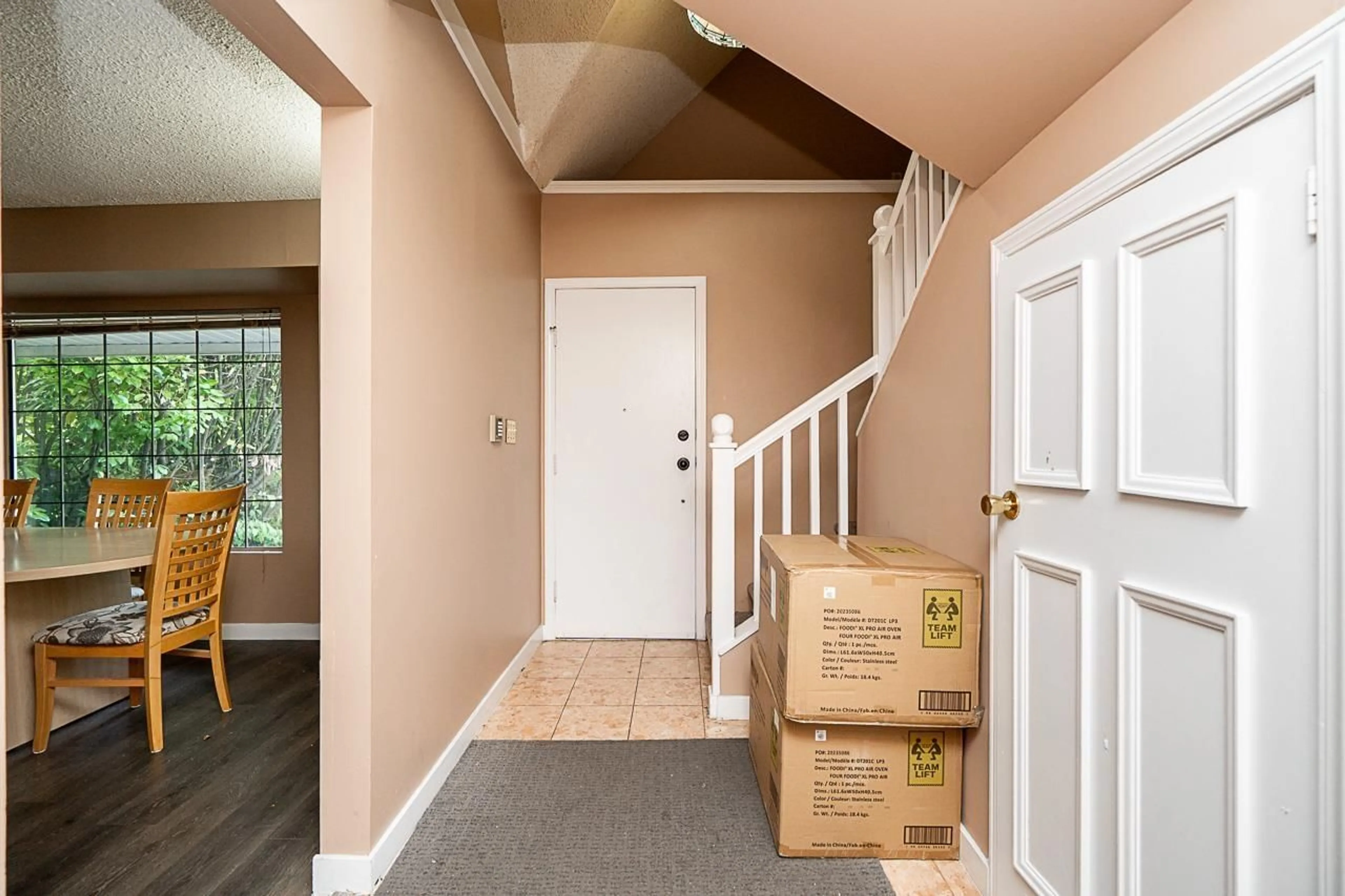 Indoor entryway for 14720 60 AVENUE, Surrey British Columbia V3S1R7