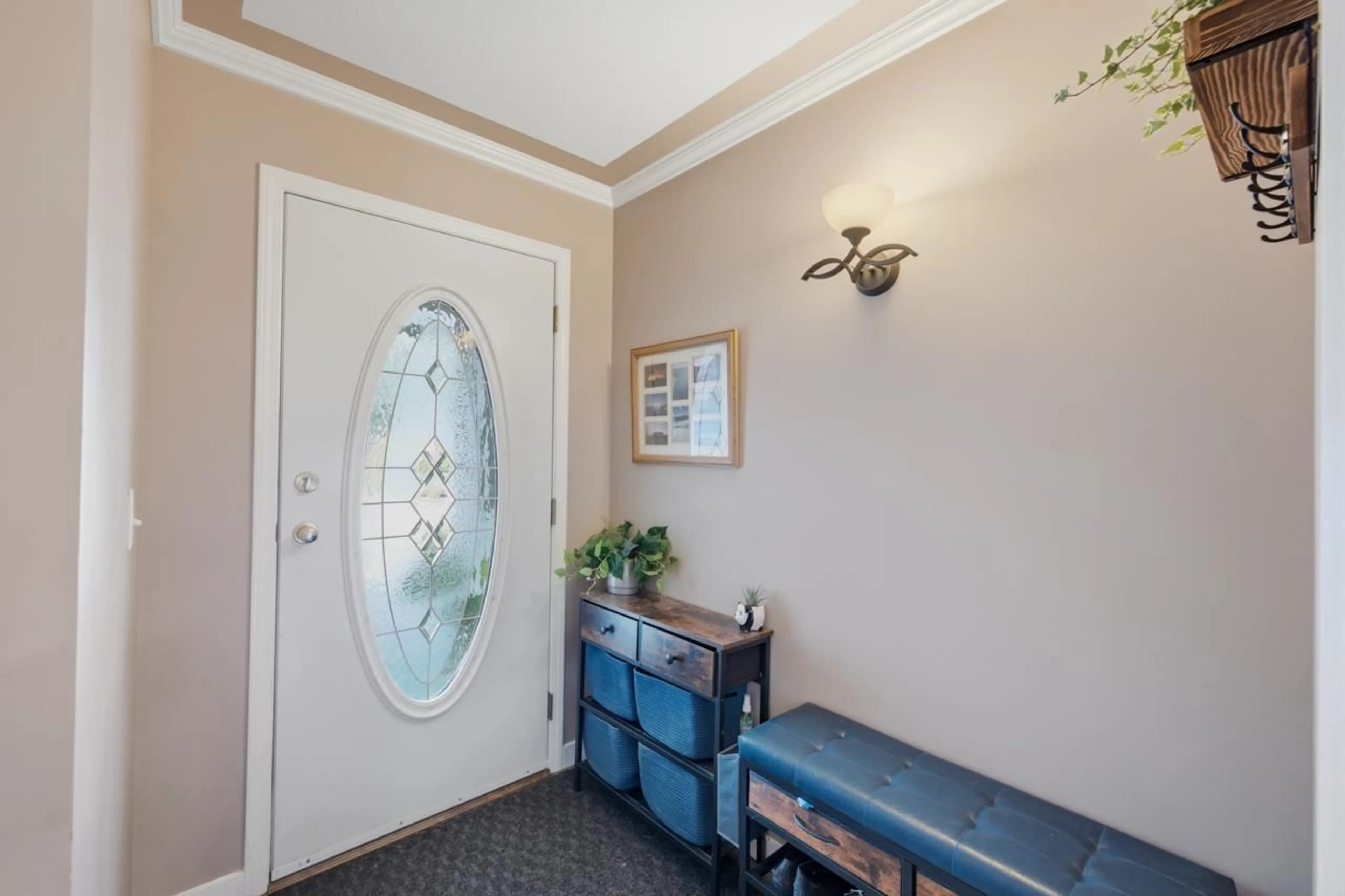 Indoor entryway for 2 - 46360 VALLEYVIEW ROAD, Chilliwack British Columbia V2R5L7