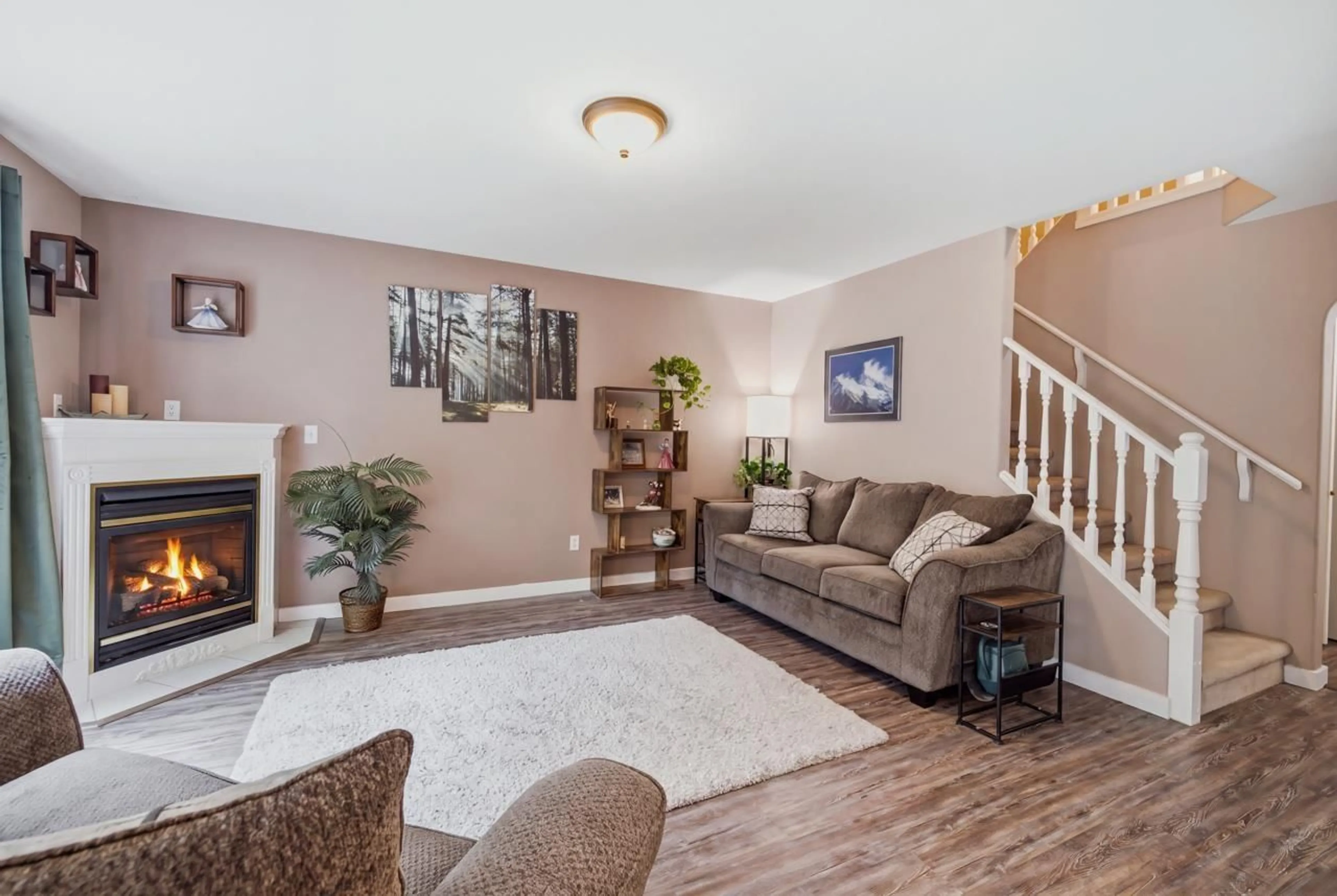 Living room with furniture, unknown for 2 - 46360 VALLEYVIEW ROAD, Chilliwack British Columbia V2R5L7