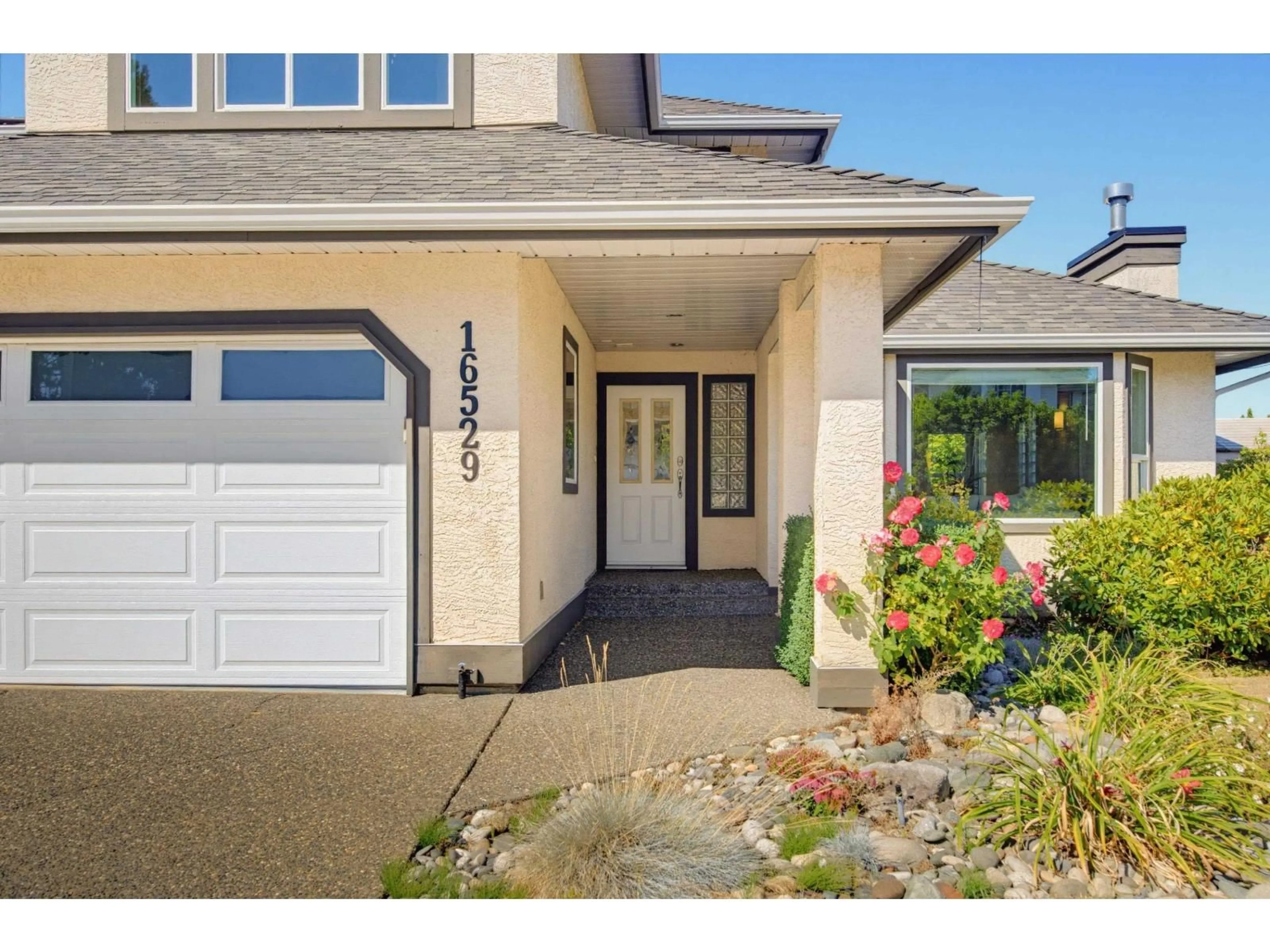 Indoor entryway for 16529 85 AVENUE, Surrey British Columbia V4N3H2