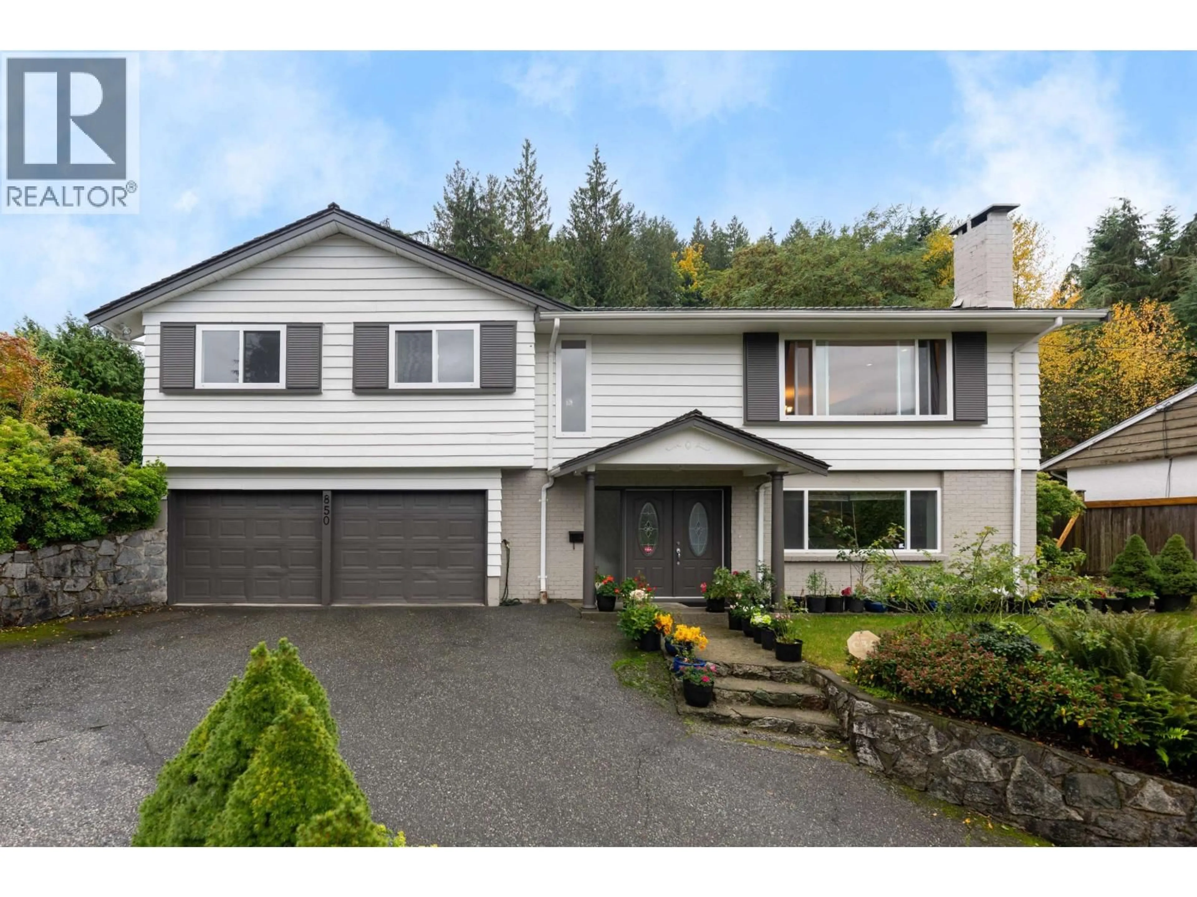 Home with vinyl exterior material, street for 850 JEFFERSON AVENUE, West Vancouver British Columbia V7T2A4