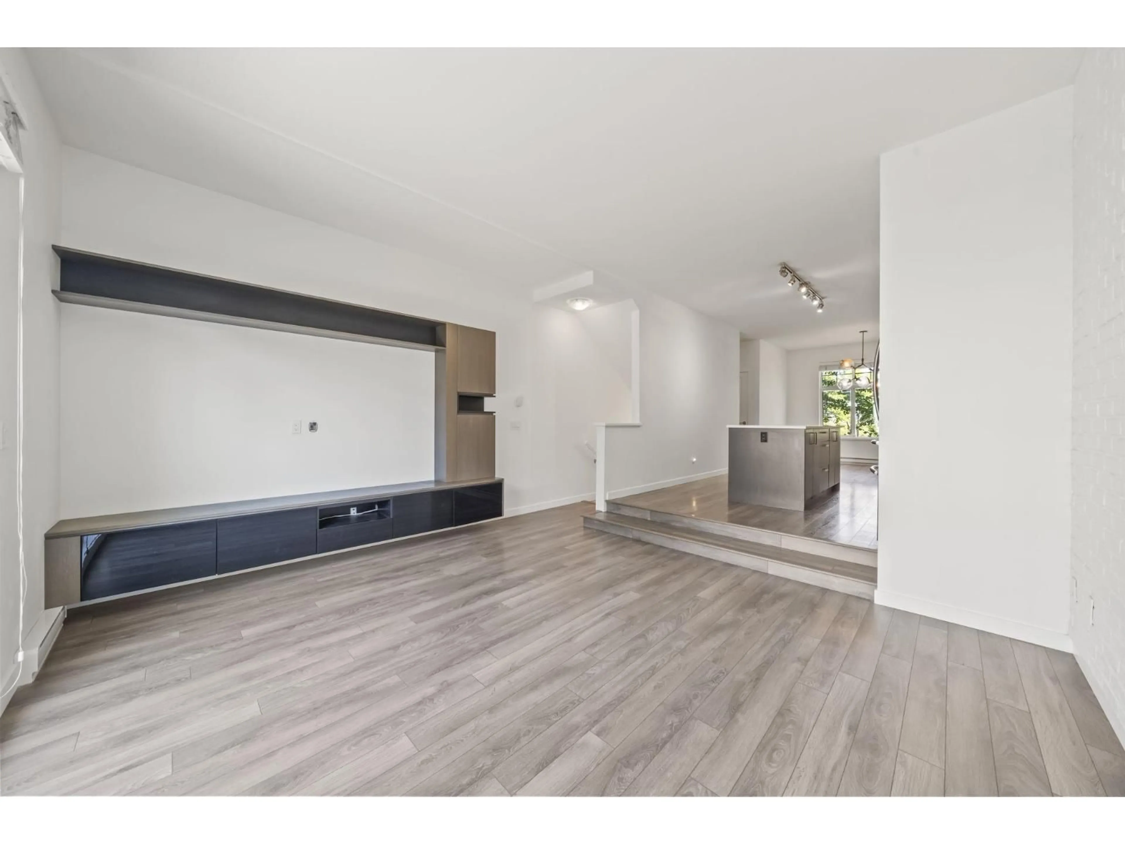 Unknown for 55 - 15340 GUILDFORD DRIVE, Surrey British Columbia V3R0C9