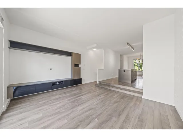 55 - 15340 GUILDFORD DRIVE, Surrey 3