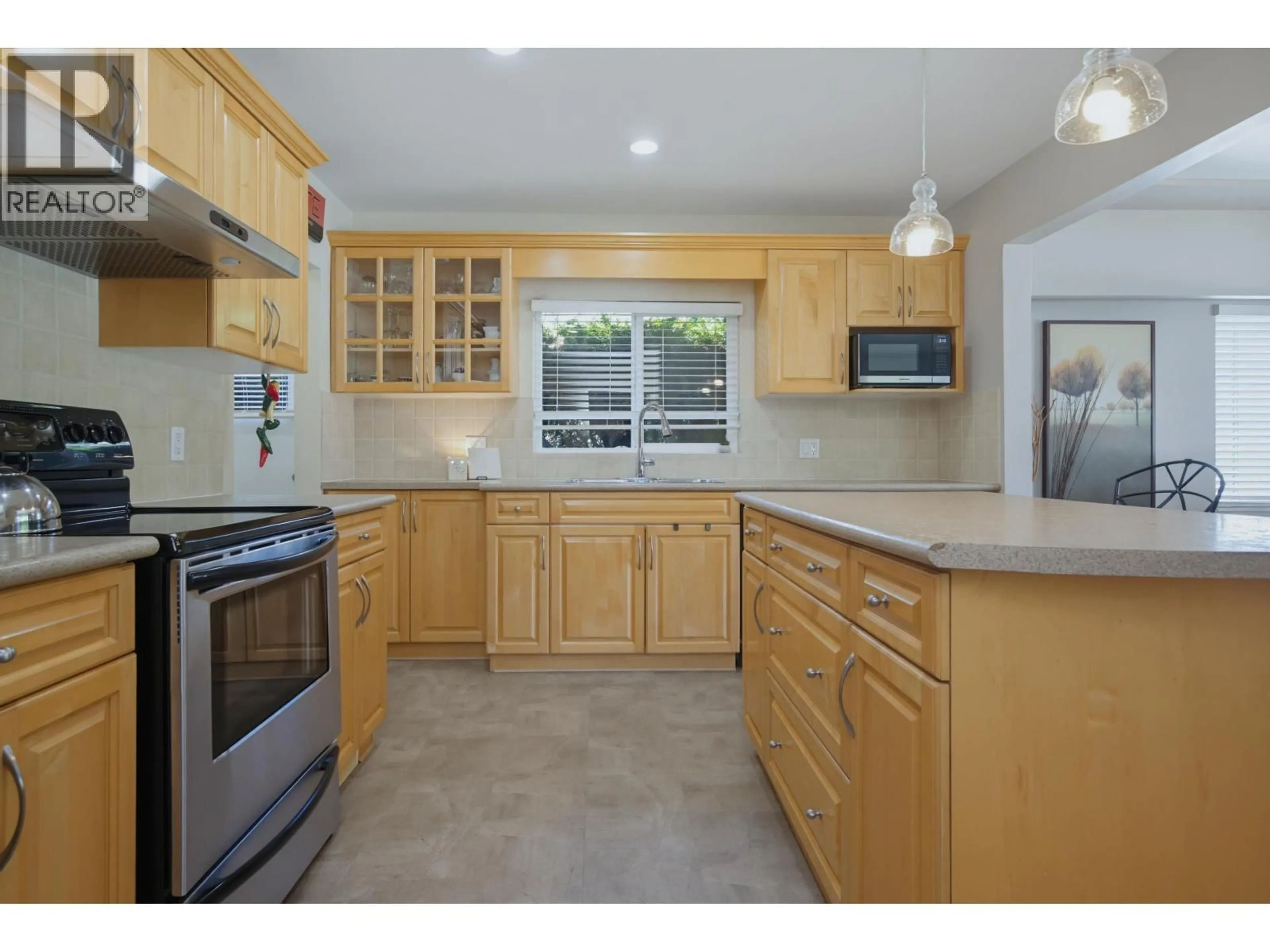 Standard kitchen, ceramic/tile floor for 942 PORTER STREET, Coquitlam British Columbia V3J5C2