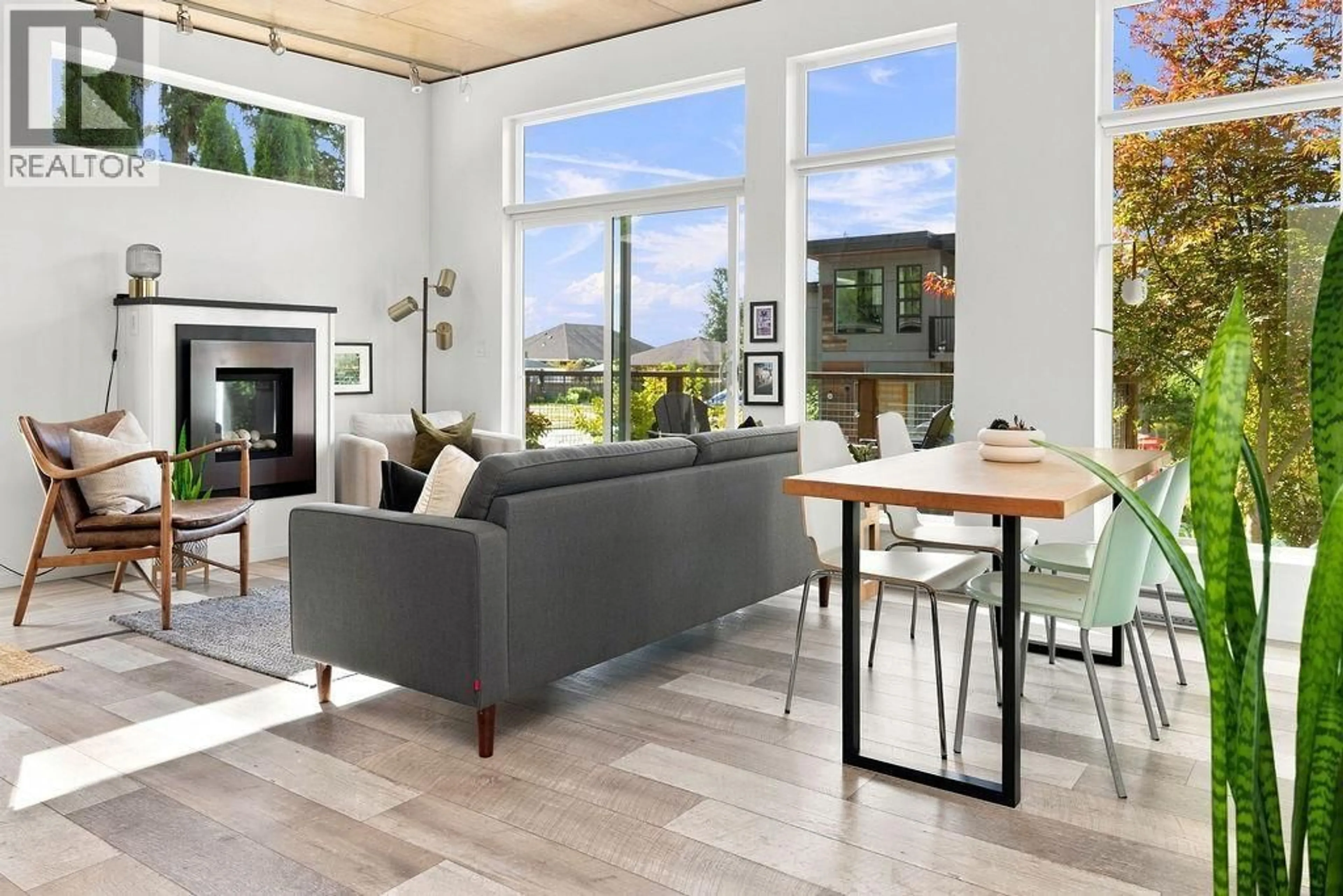 Living room with furniture, unknown for 884 TROWER LANE, Gibsons British Columbia V0N1V9