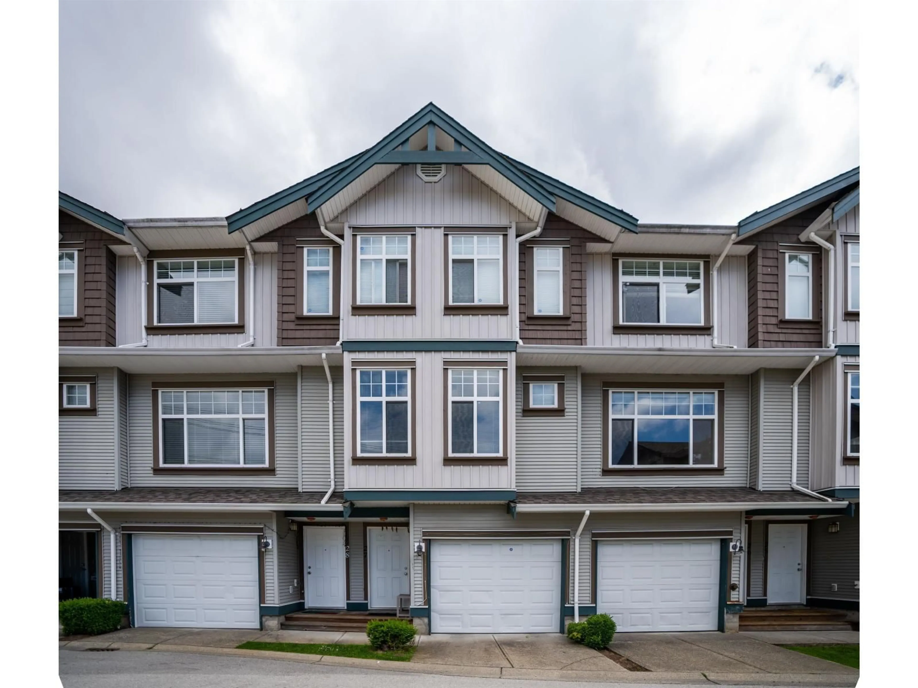 Home with vinyl exterior material, unknown for 27 - 12585 72 AVENUE, Surrey British Columbia V3W1R9