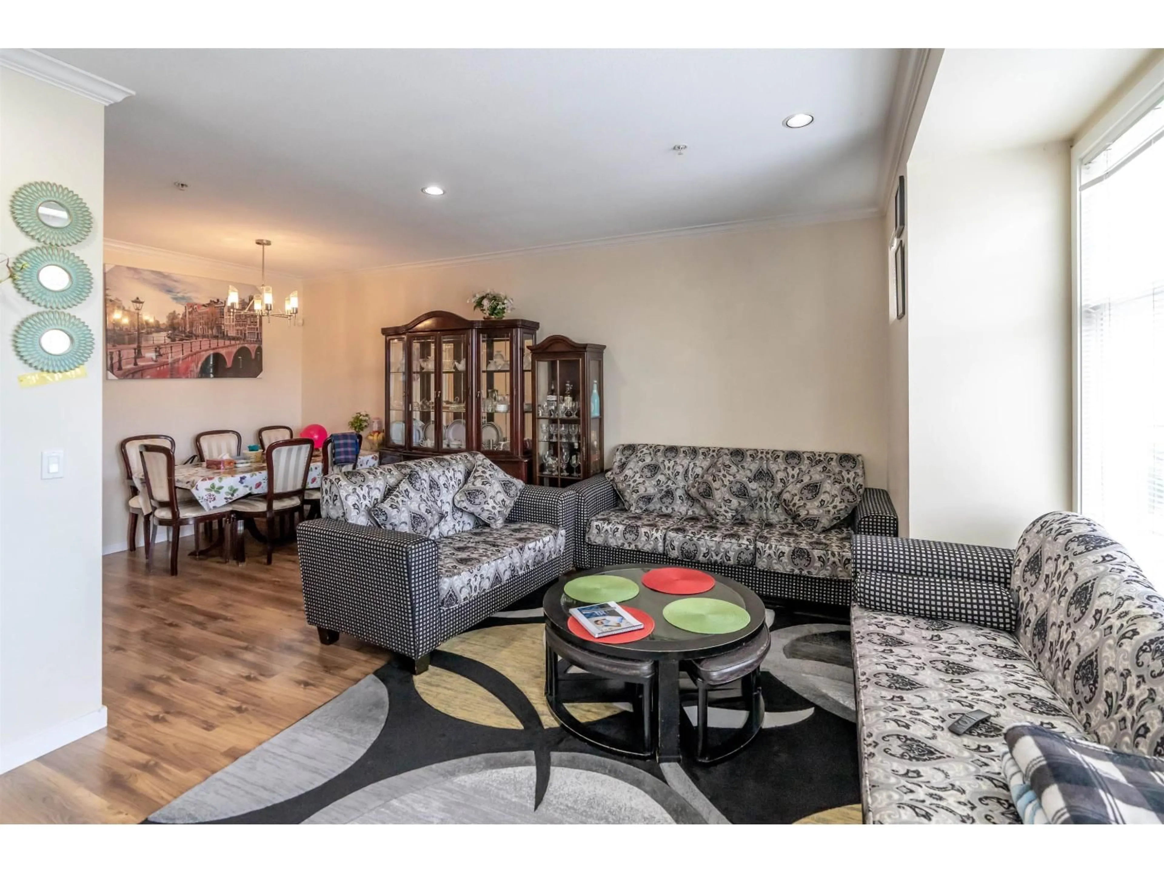 Living room with furniture, unknown for 27 - 12585 72 AVENUE, Surrey British Columbia V3W1R9