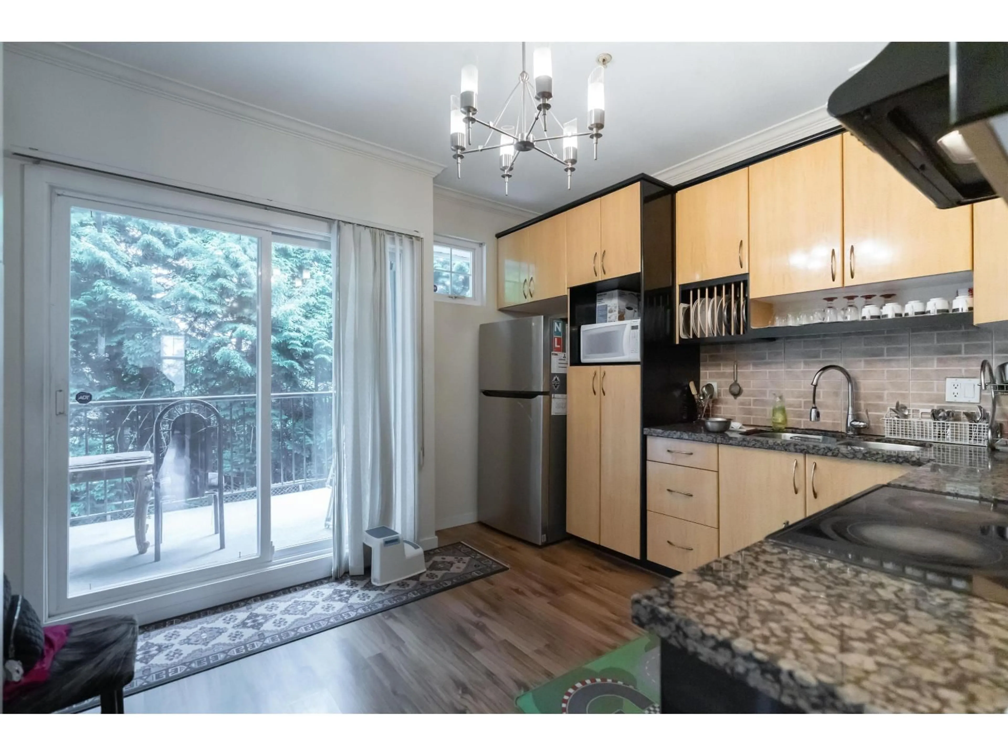 Open concept kitchen, wood/laminate floor for 27 - 12585 72 AVENUE, Surrey British Columbia V3W1R9