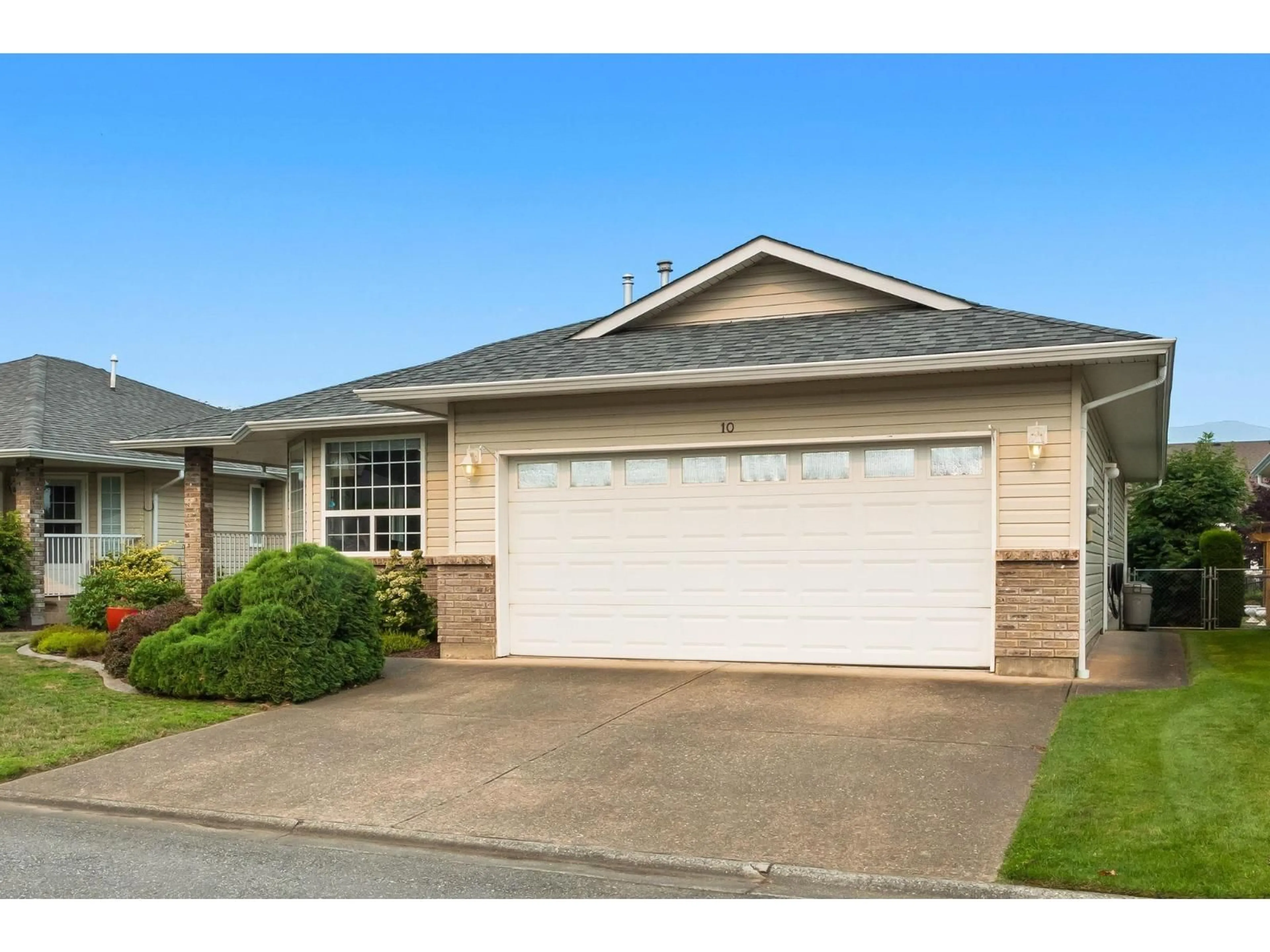 Home with vinyl exterior material, street for 10 - 7292 ELM ROAD, Agassiz British Columbia V0M1A2