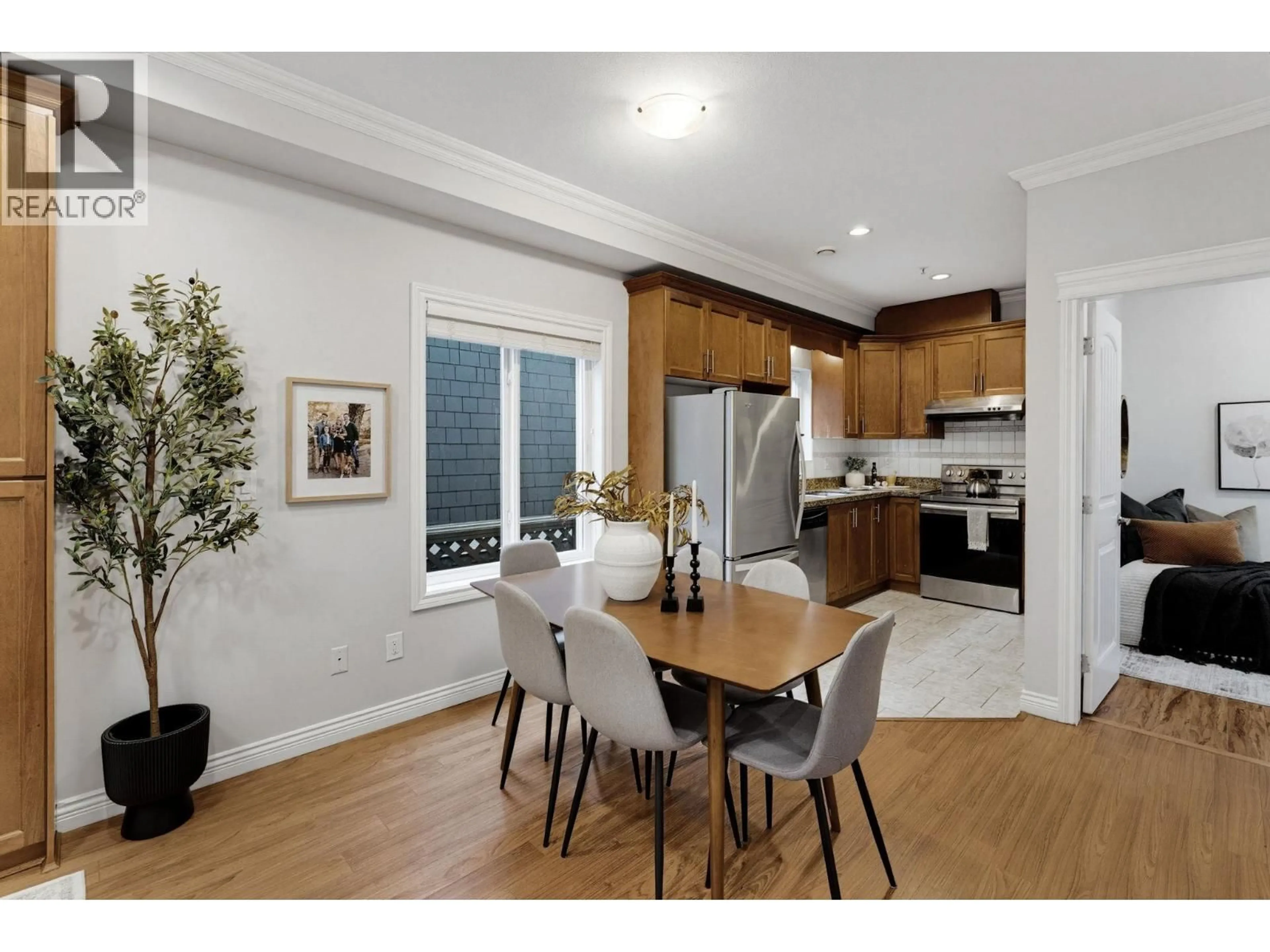 Open concept kitchen, wood/laminate floor for 2139 TRIUMPH STREET, Vancouver British Columbia V5L1L1
