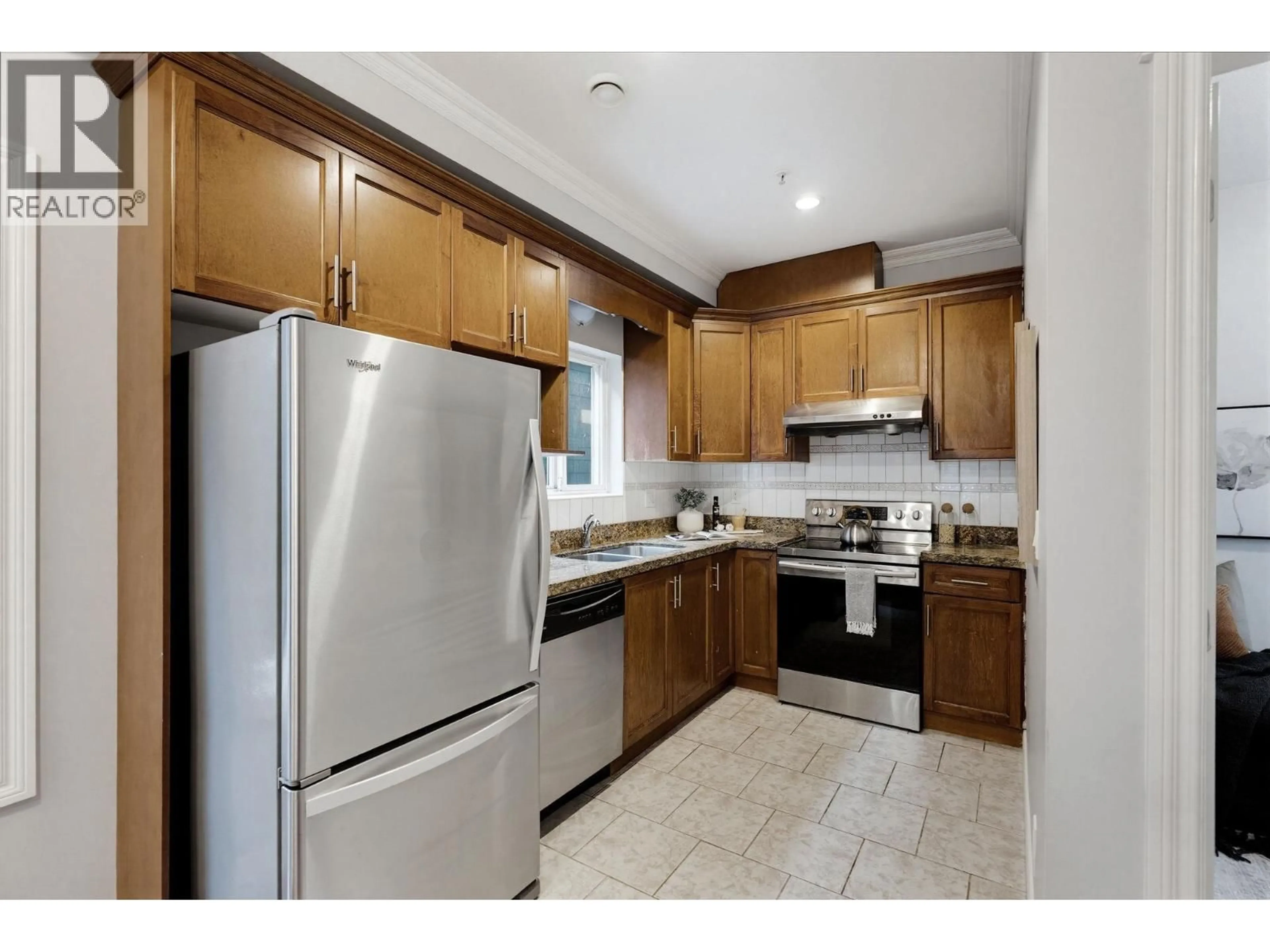 Standard kitchen, unknown for 2139 TRIUMPH STREET, Vancouver British Columbia V5L1L1