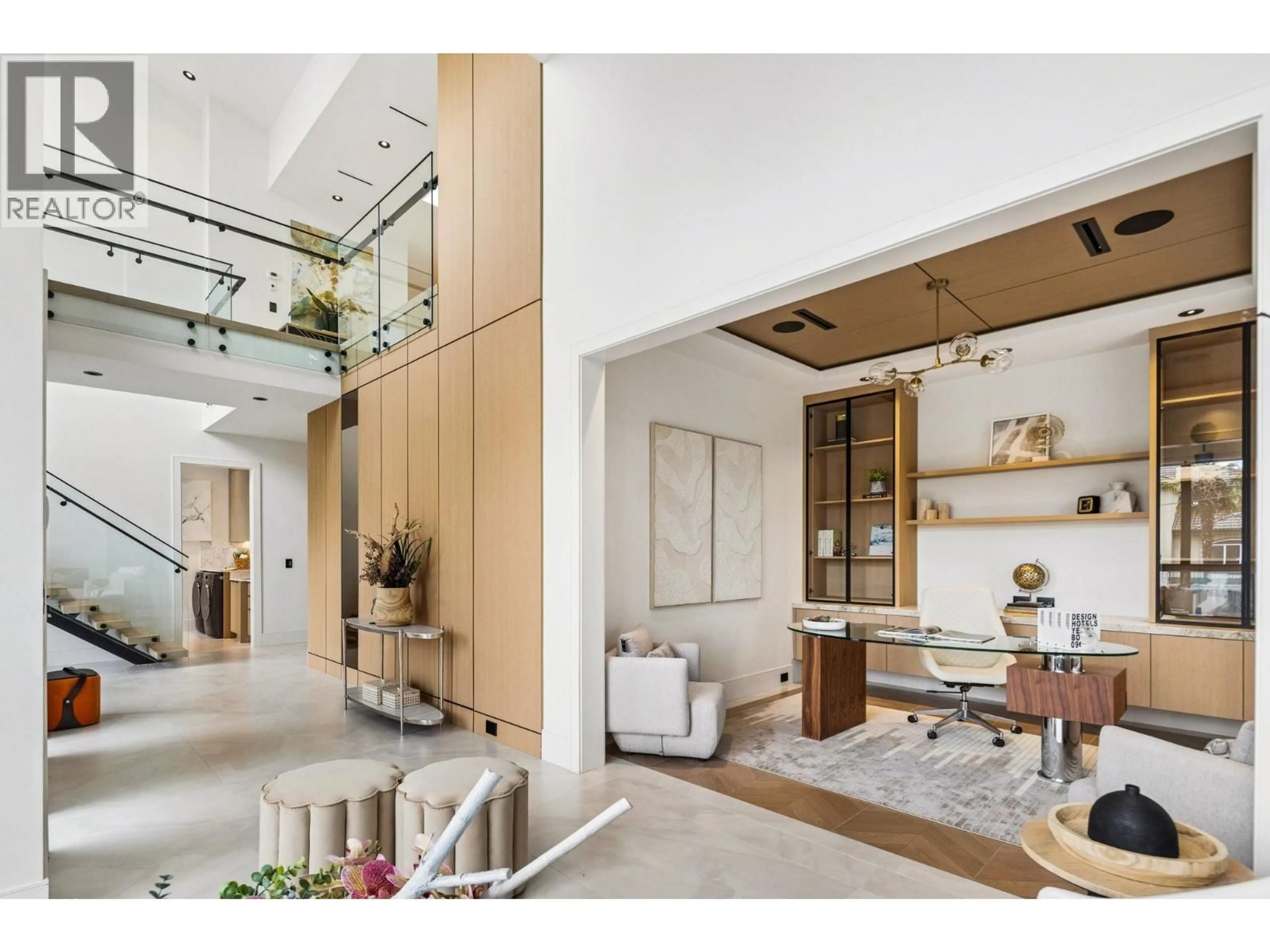 Indoor foyer for 4420 STONECROP AVENUE, Richmond British Columbia V7C1L7