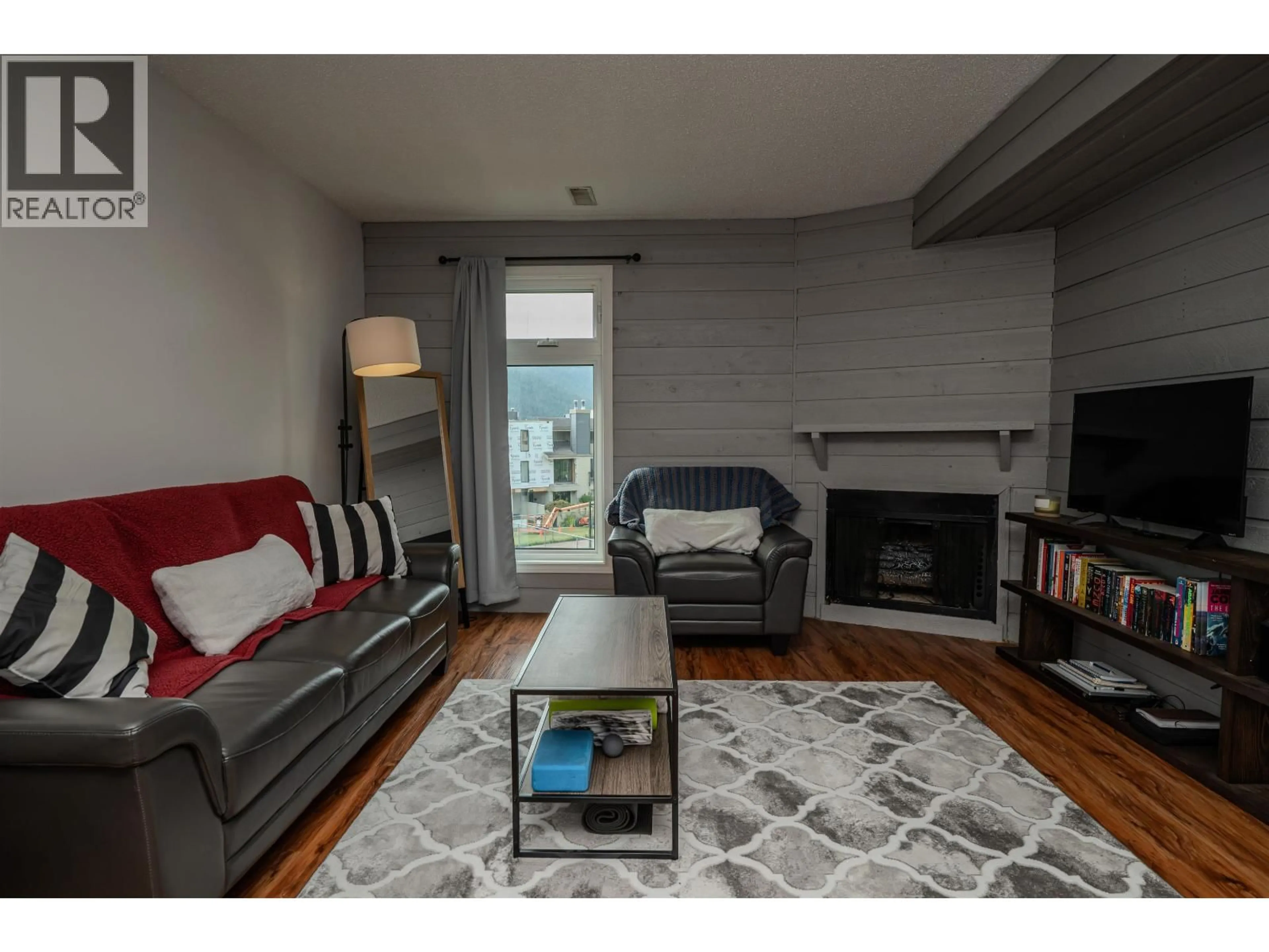Living room with furniture, wood/laminate floor for 49 - 800 2ND AVENUE, Williams Lake British Columbia V2G4C4