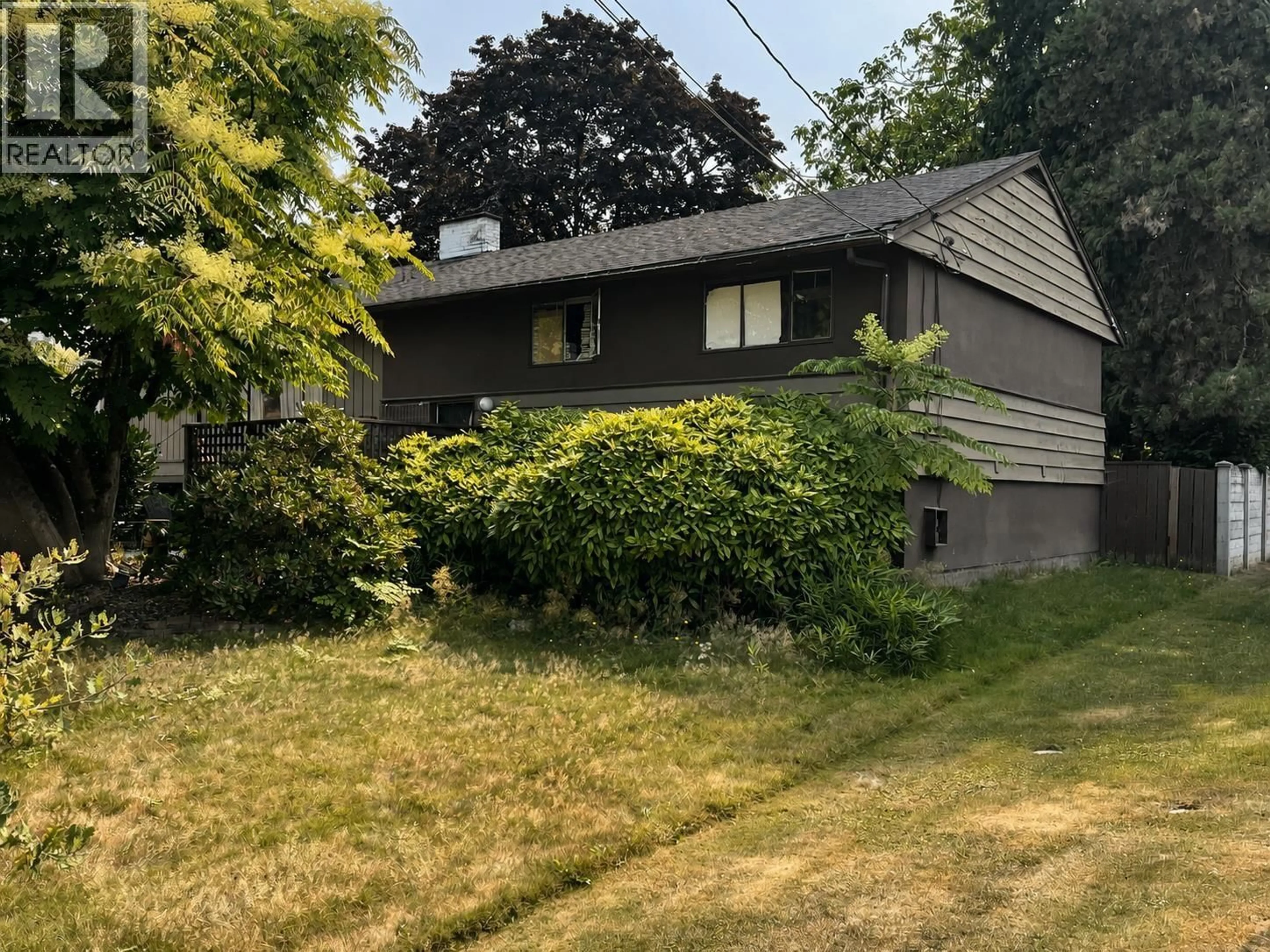 Home with vinyl exterior material, street for 1324 WILLOW WAY, Coquitlam British Columbia V3J5M3