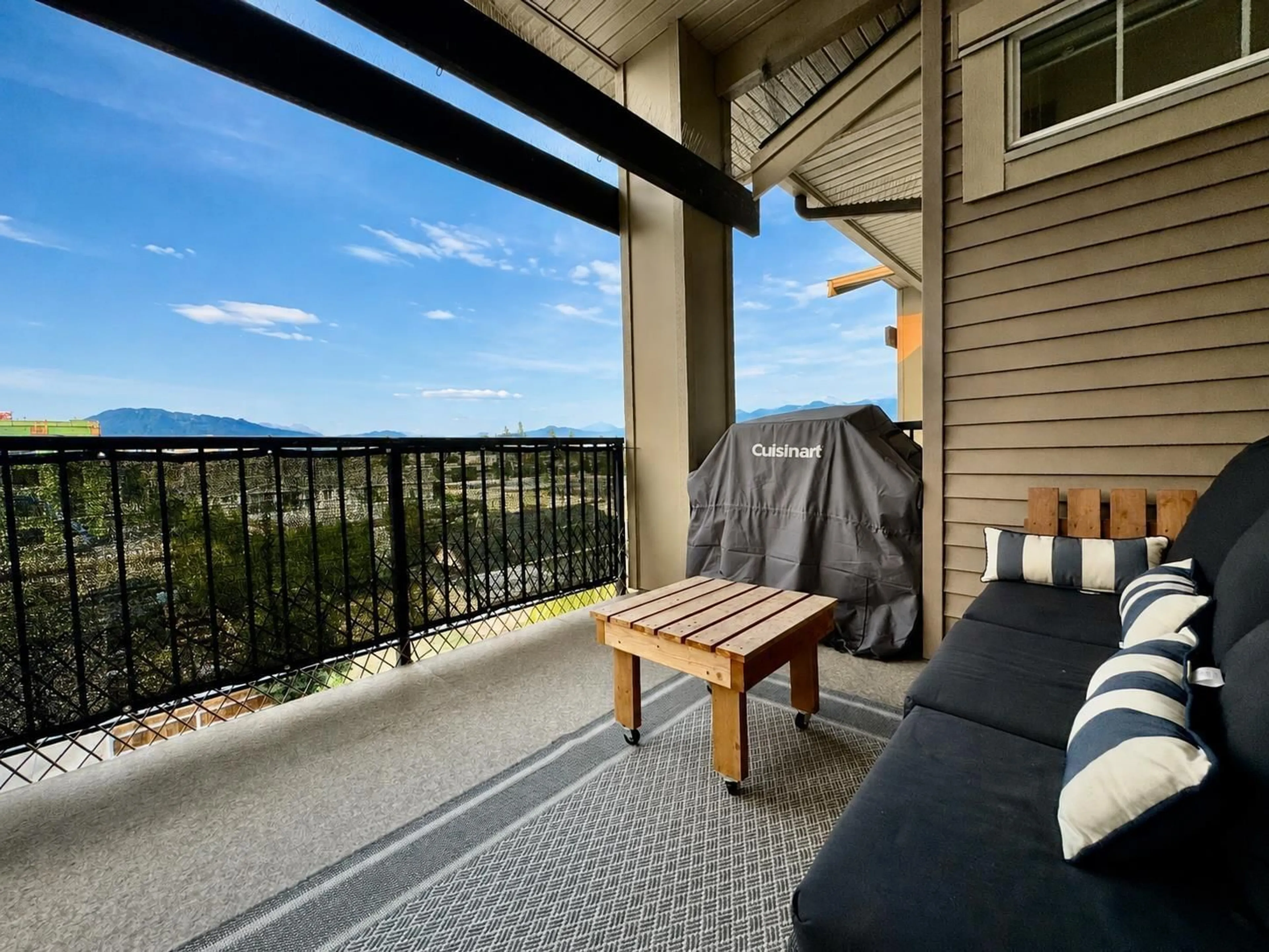 Balcony in the apartment, water/lake/river/ocean view for 401 - 9108 MARY STREET, Chilliwack British Columbia V2P4J1