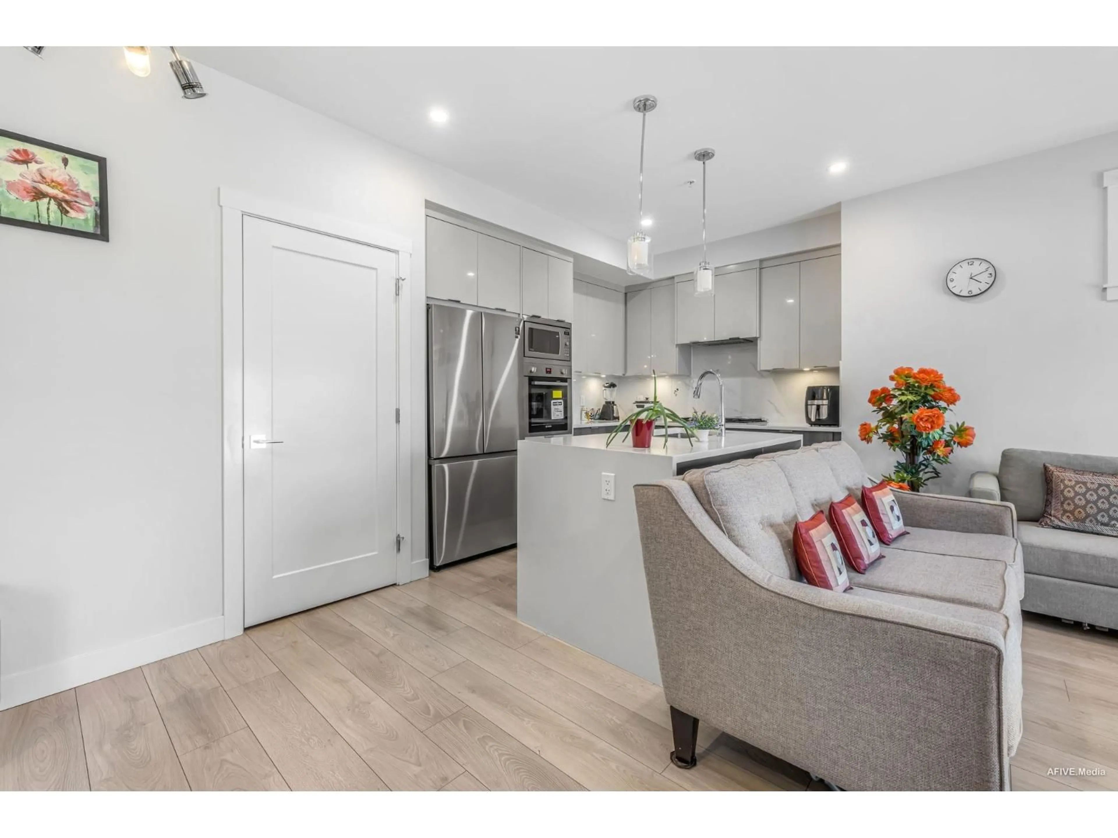 Open concept kitchen, wood/laminate floor for B208 - 14438 72 AVENUE, Surrey British Columbia V3S2E7