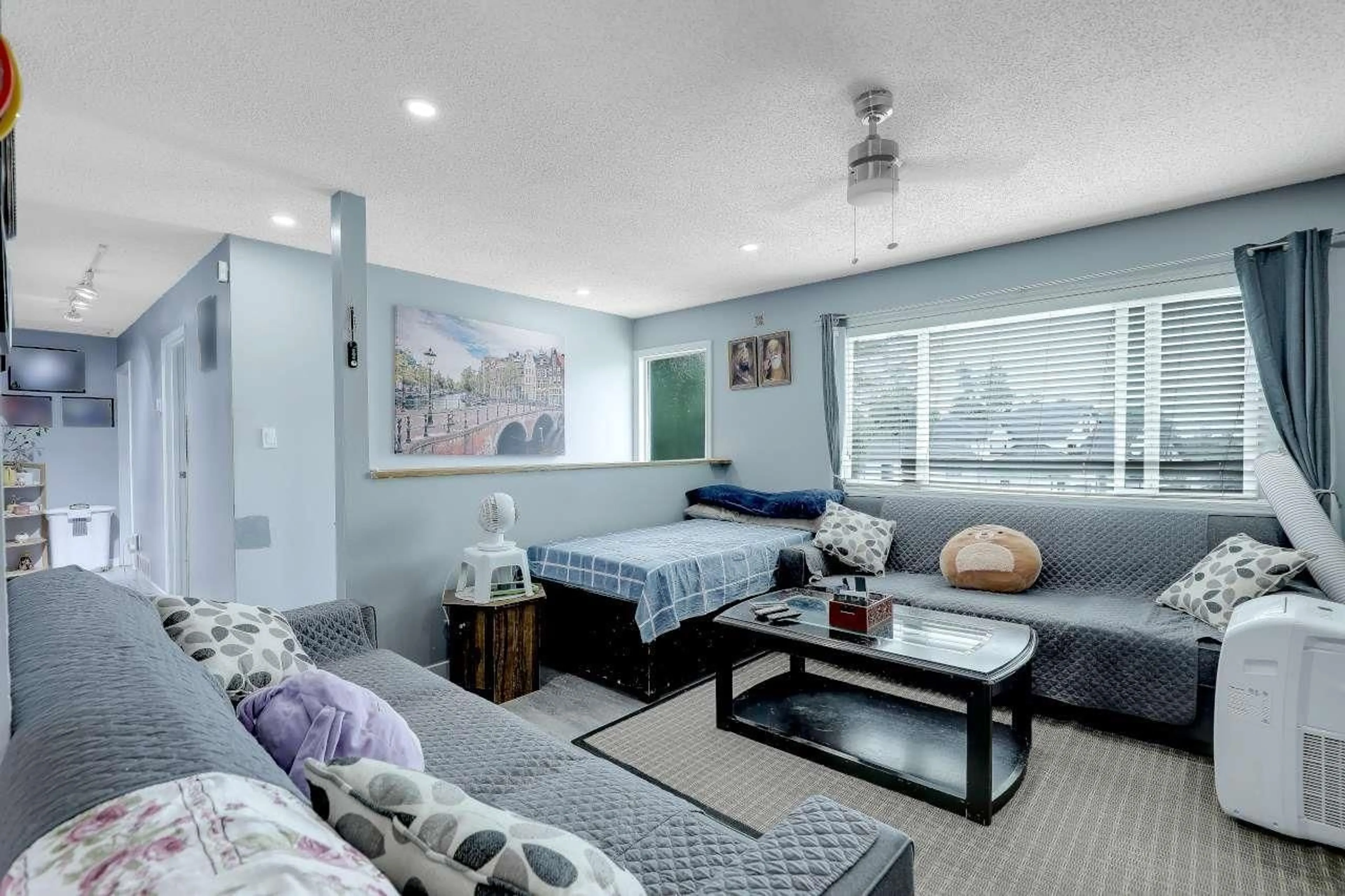 Living room with furniture, unknown for 15033 ASHBY PLACE, Surrey British Columbia V3S5G2
