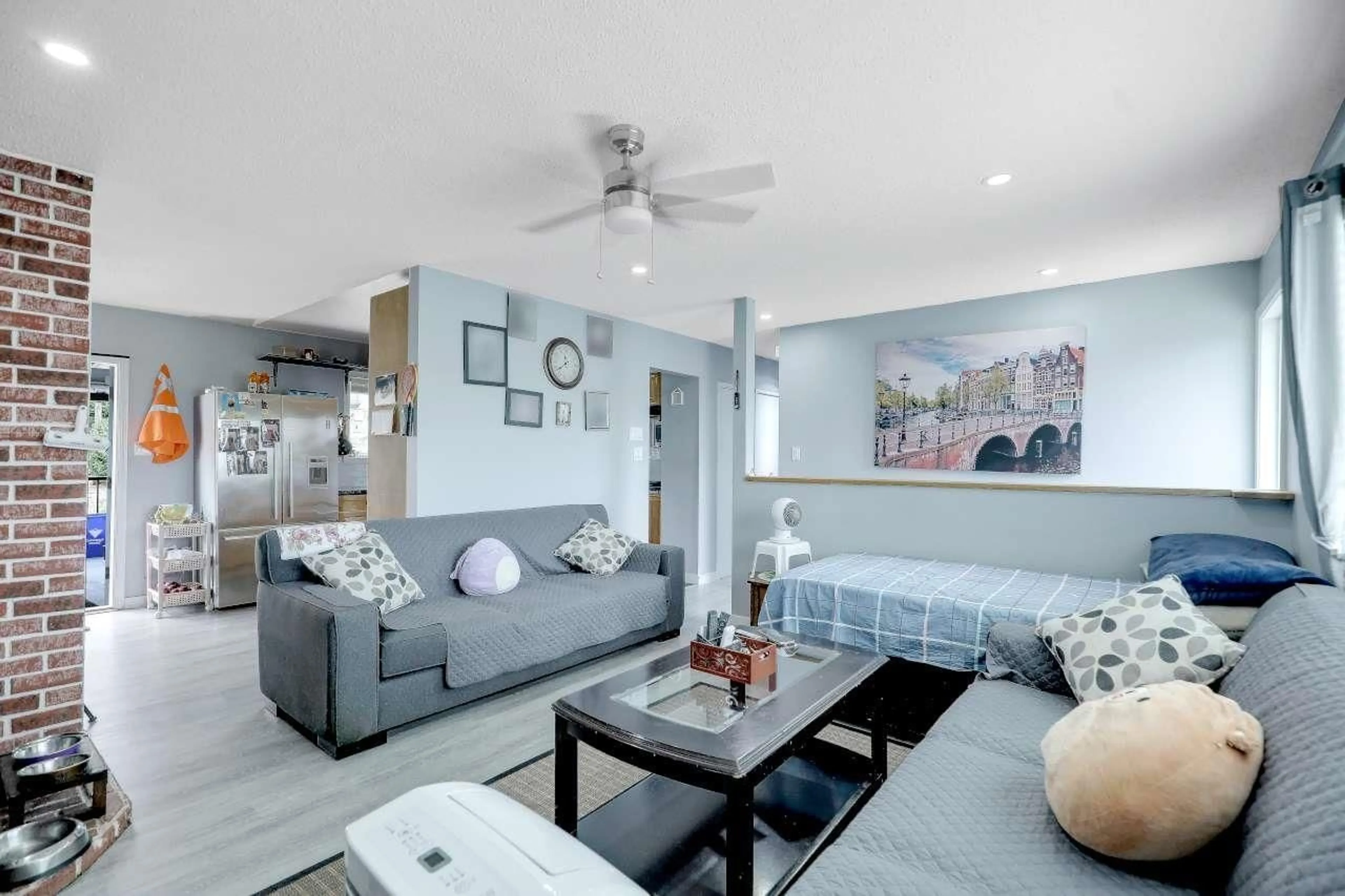 Living room with furniture, unknown for 15033 ASHBY PLACE, Surrey British Columbia V3S5G2
