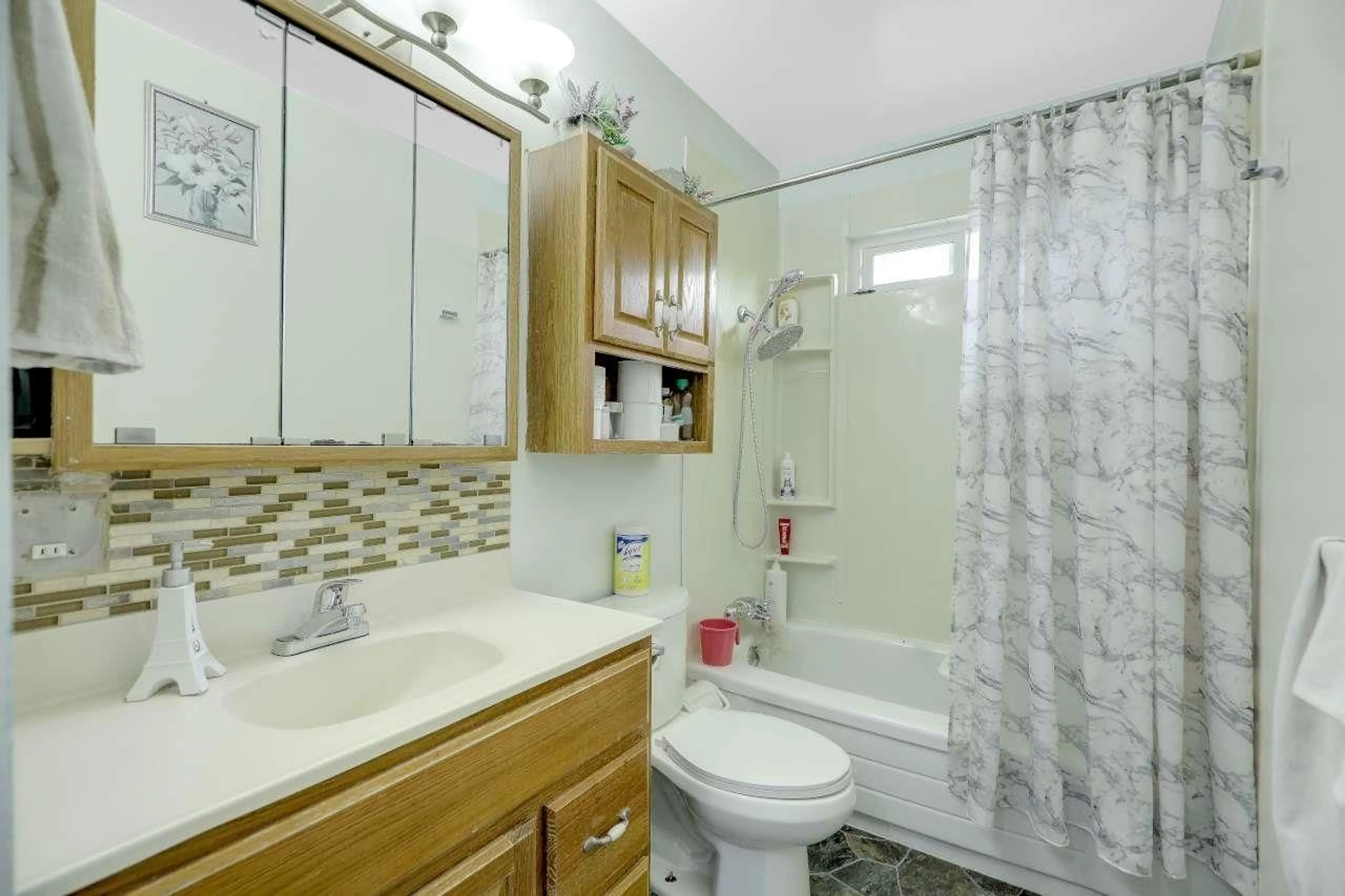Standard bathroom, ceramic/tile floor for 15033 ASHBY PLACE, Surrey British Columbia V3S5G2